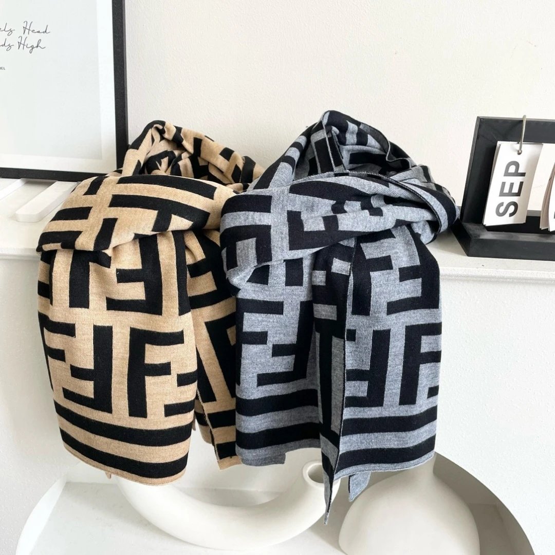 Fendi Cashmere Scarf Ver.I — Photo 3