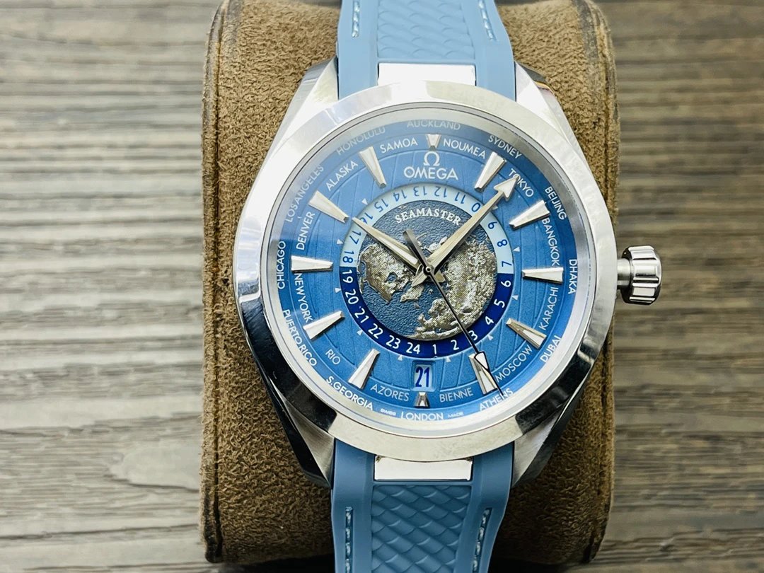 Omega Seamaster horloge met blauwe wijzerplaat en blauwe band