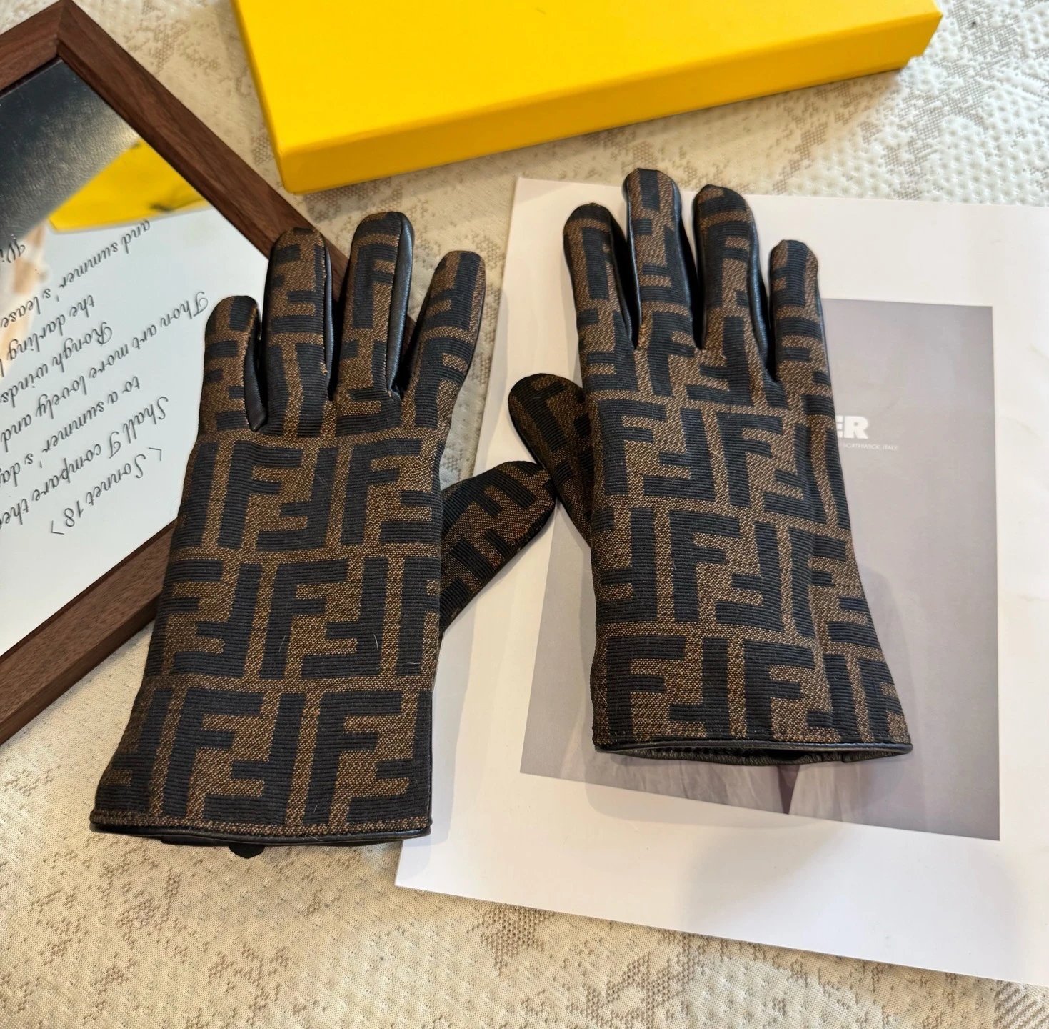 Fendi Lambskin Touchscreen Gloves Ver.D — QC