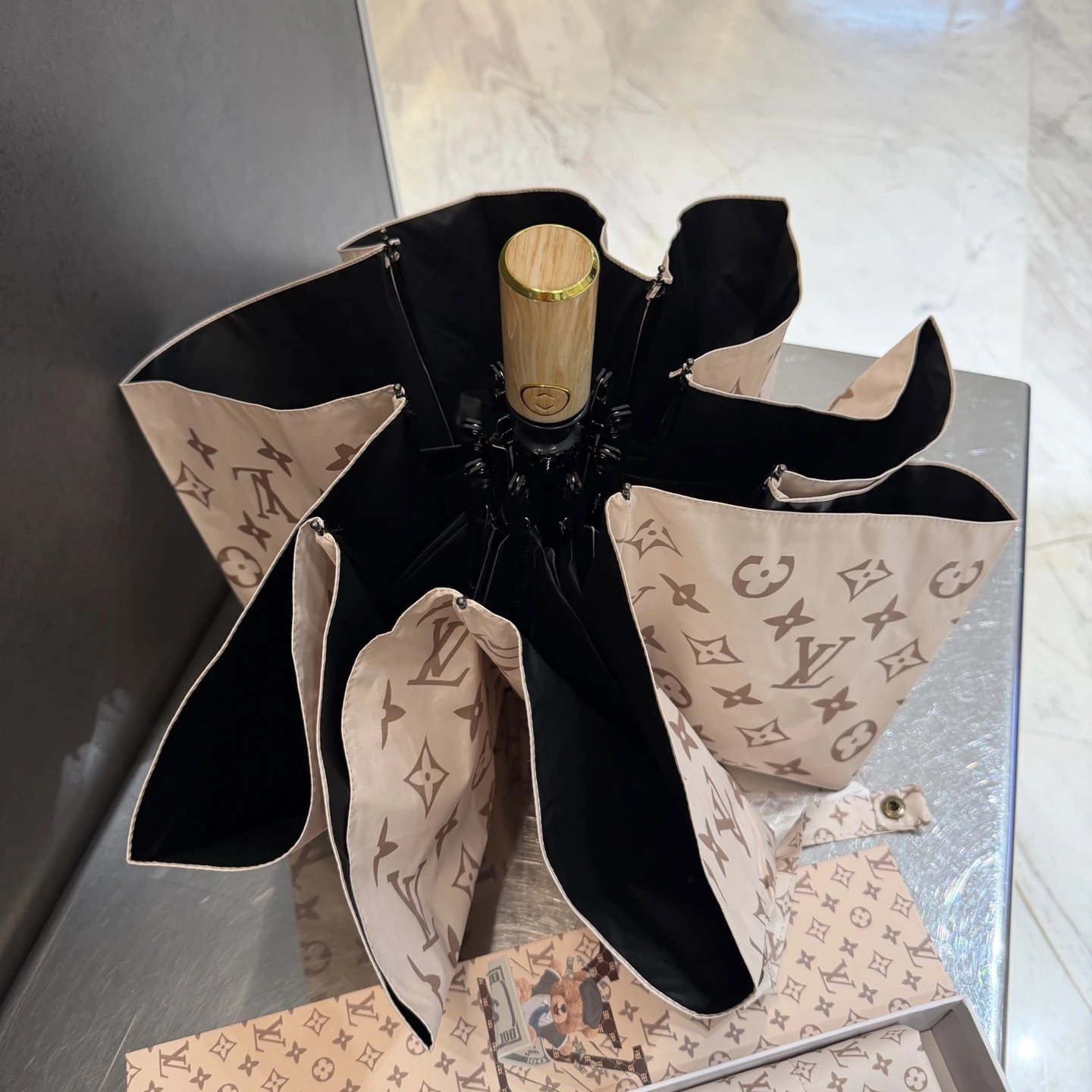 Louis Vuitton UV Protection Folding Umbrella Ver.A — Photo 5