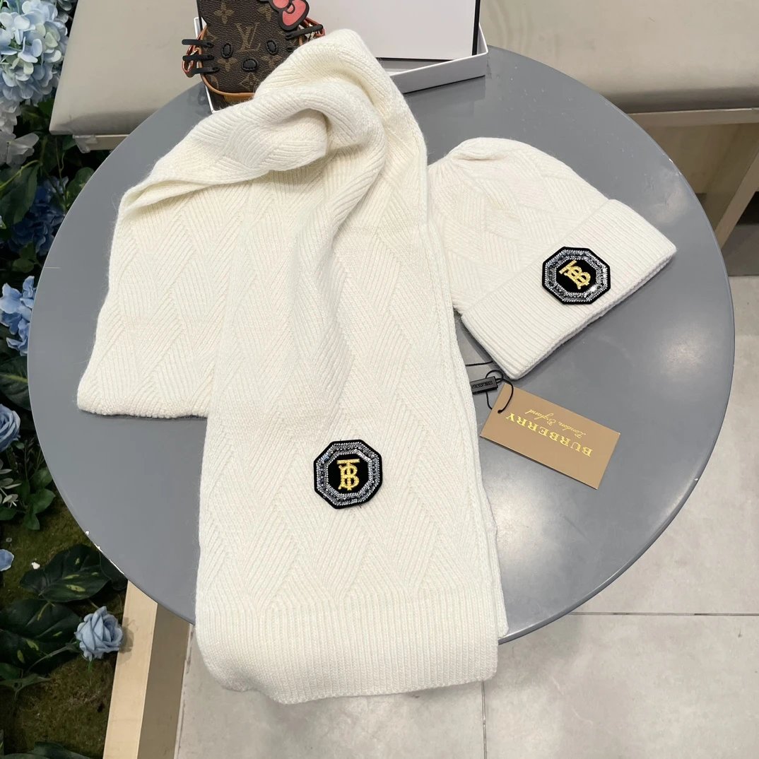 Burberry Scarf & Hat Set Ver.G — Photo 3