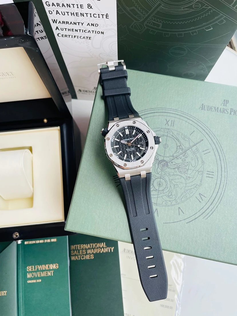 Audemars Piguet Royal Oak Offshore 15710ST Automatic Watch 42mm — Photo 4