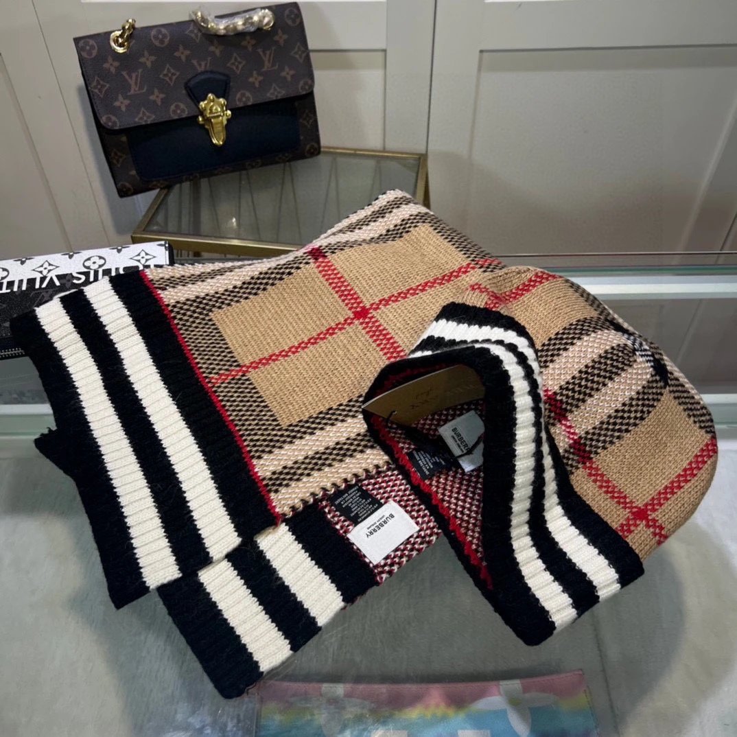 Burberry Scarf & Hat Set Ver.A — Photo 8