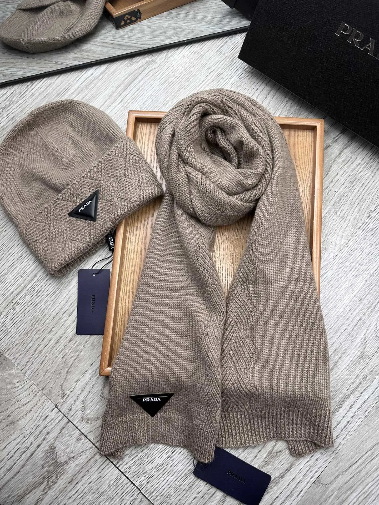 Prada Wool Rabbit Fur Scarf & Hat Set Ver.E — Zdjęcie 7
