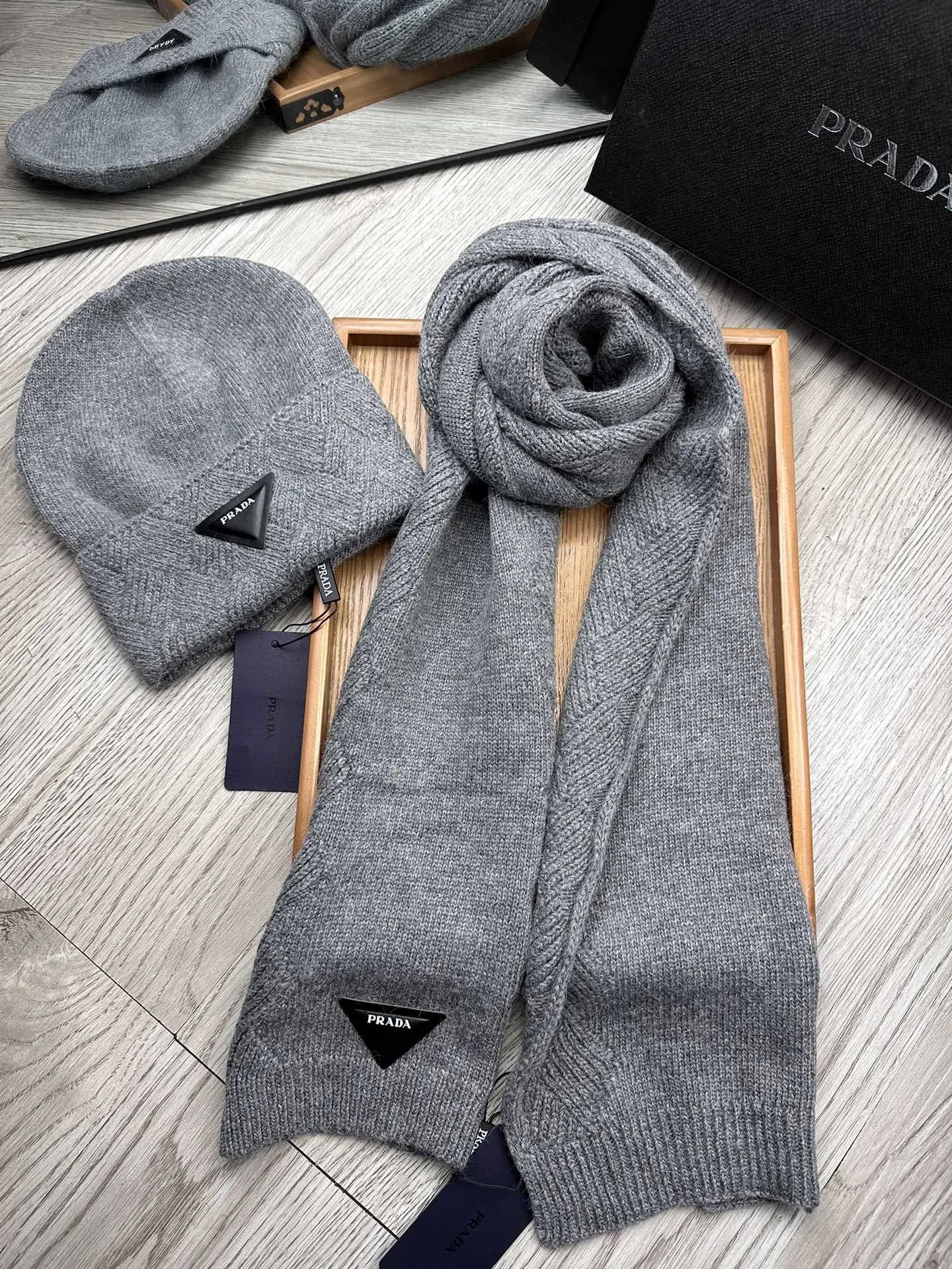 Prada Wool Rabbit Fur Scarf & Hat Set Ver.D — Zdjęcie 7