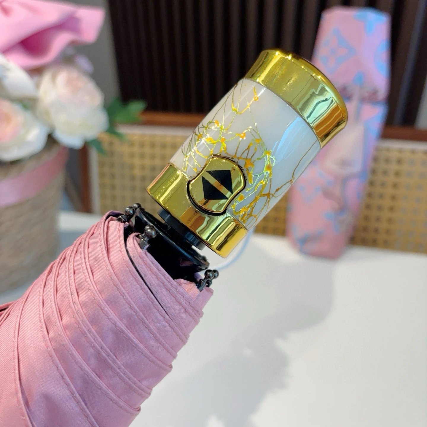 Louis Vuitton UV Protection Folding Umbrella Ver.I — Photo 4