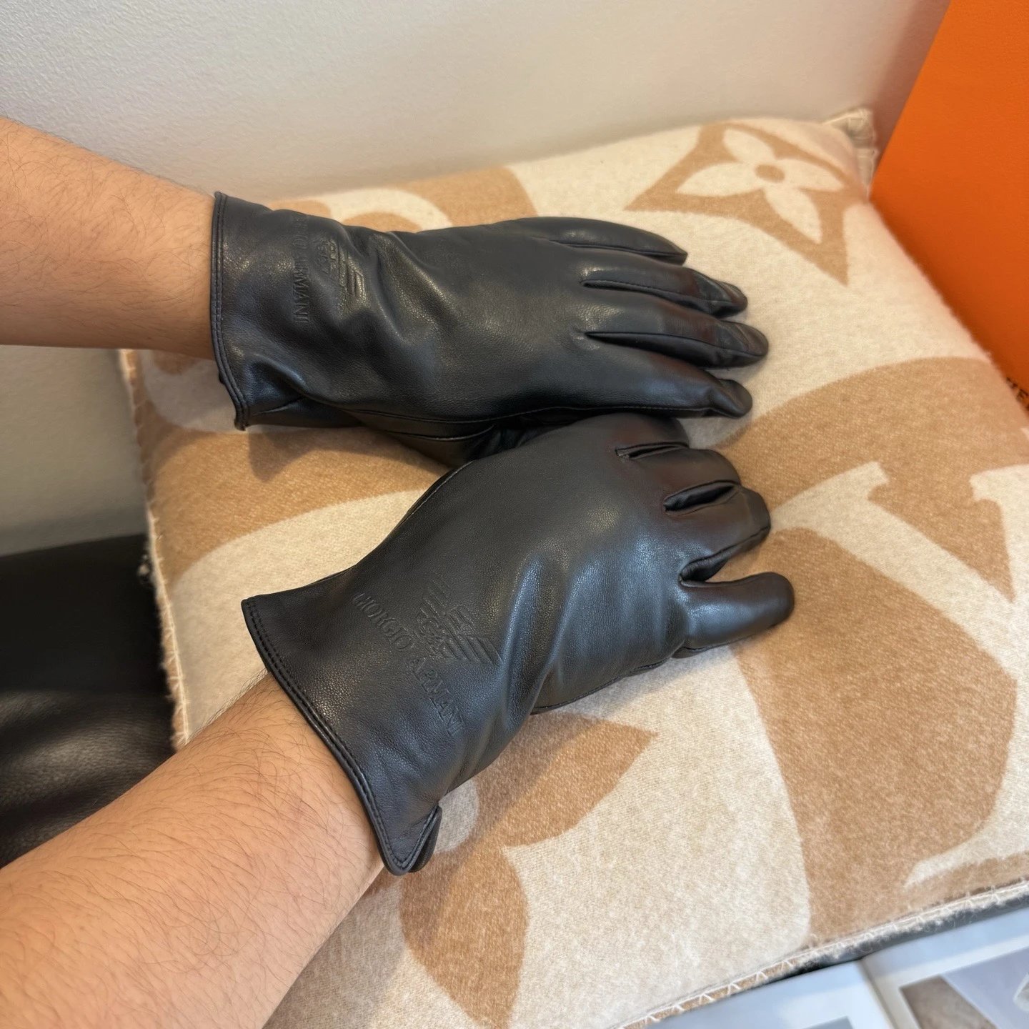 Armani Lambskin Cashmere Gloves Ver.B — Photo 2