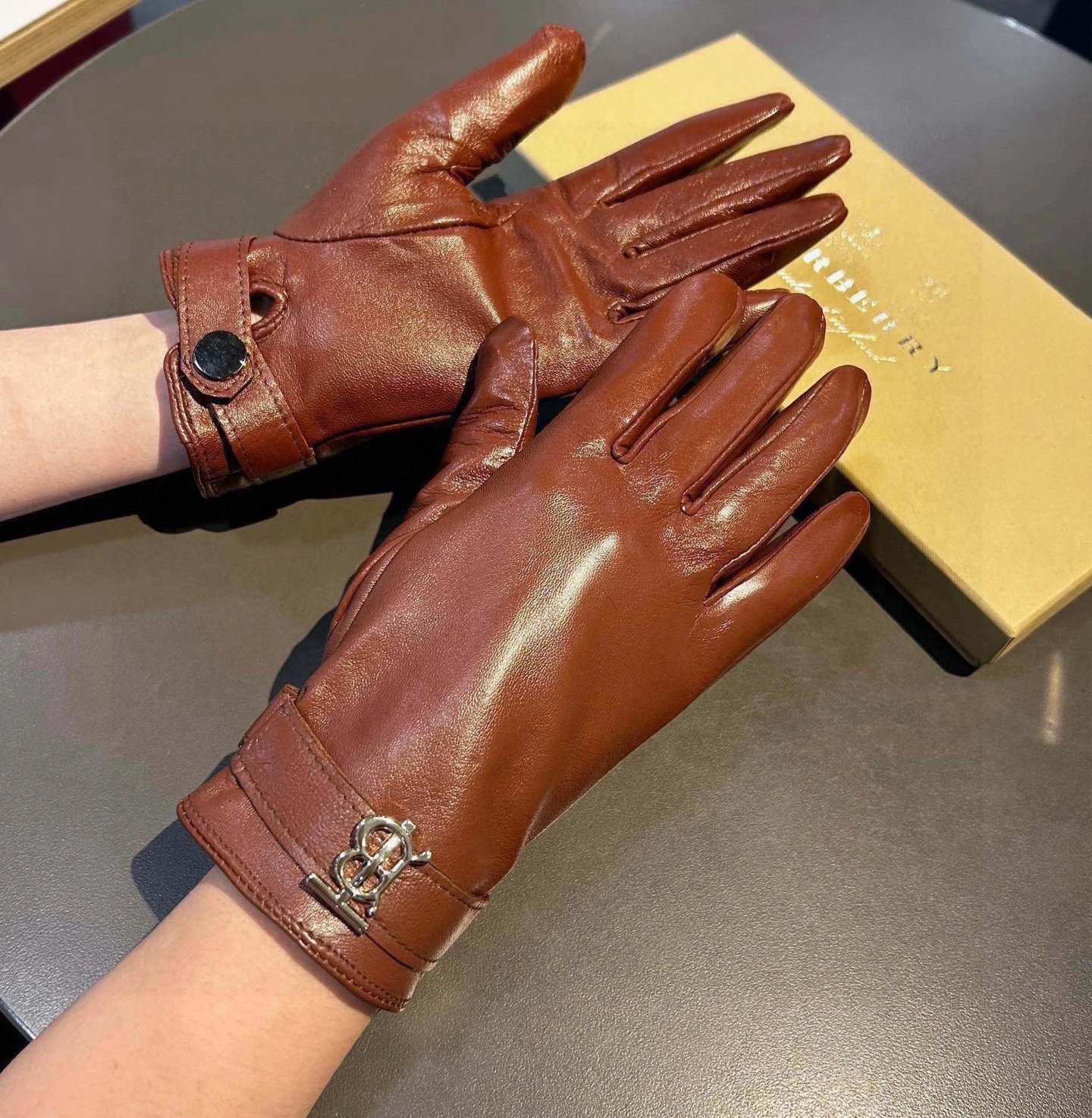 Burberry Lambskin Thermal Gloves Ver.F — Photo 2