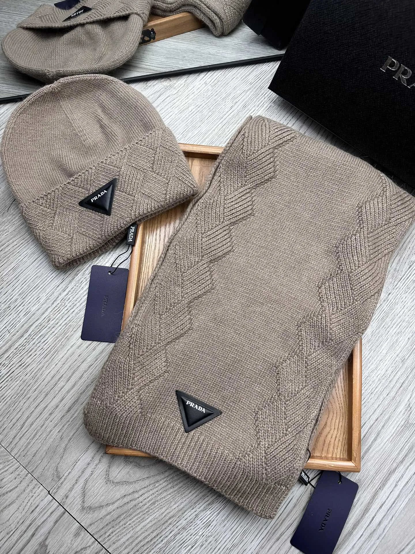 Prada Wool Rabbit Fur Scarf & Hat Set Ver.E — Zdjęcie 3