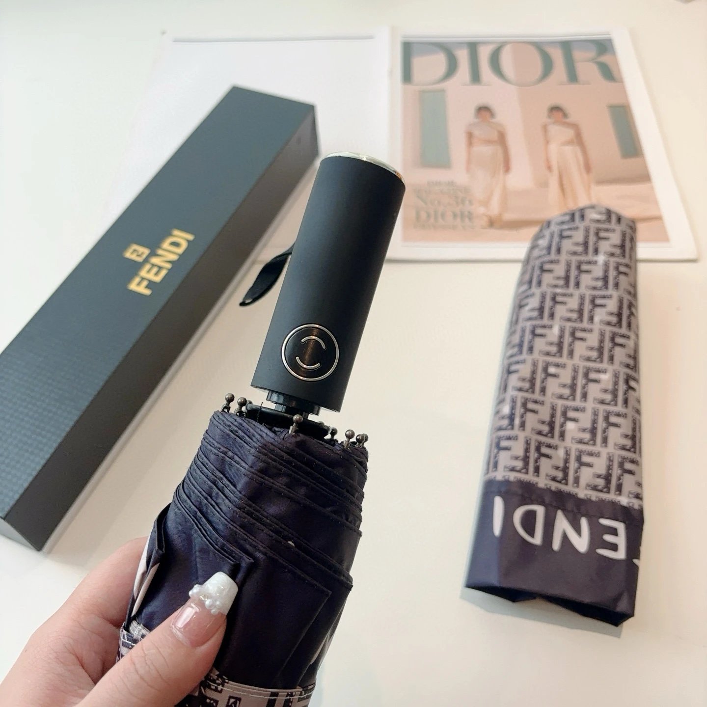 Fendi UV Protection Folding Umbrella Ver.F — Photo 6
