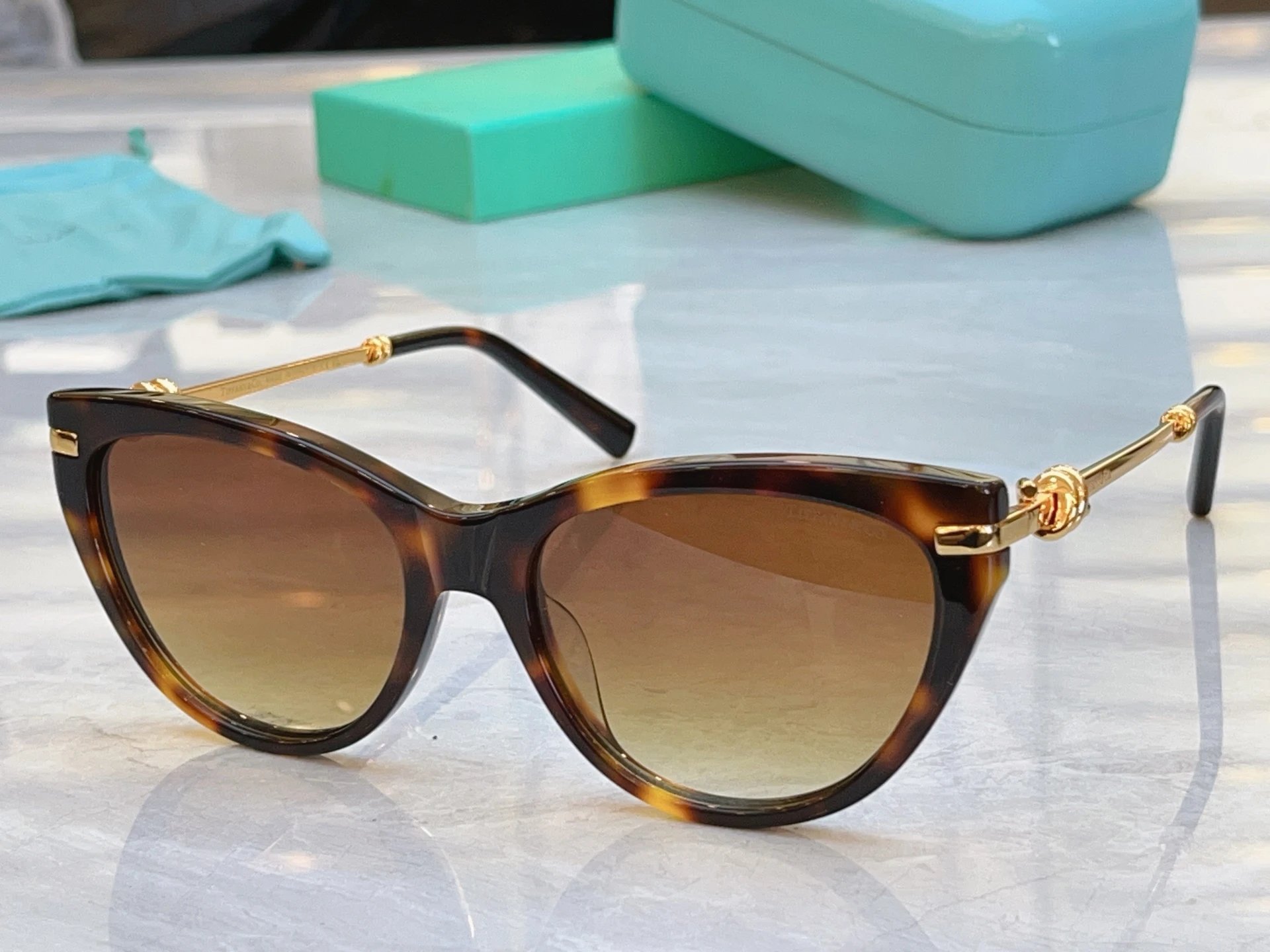 Tiffany TF4253 Sunglasses 56-18-145 — photo 6