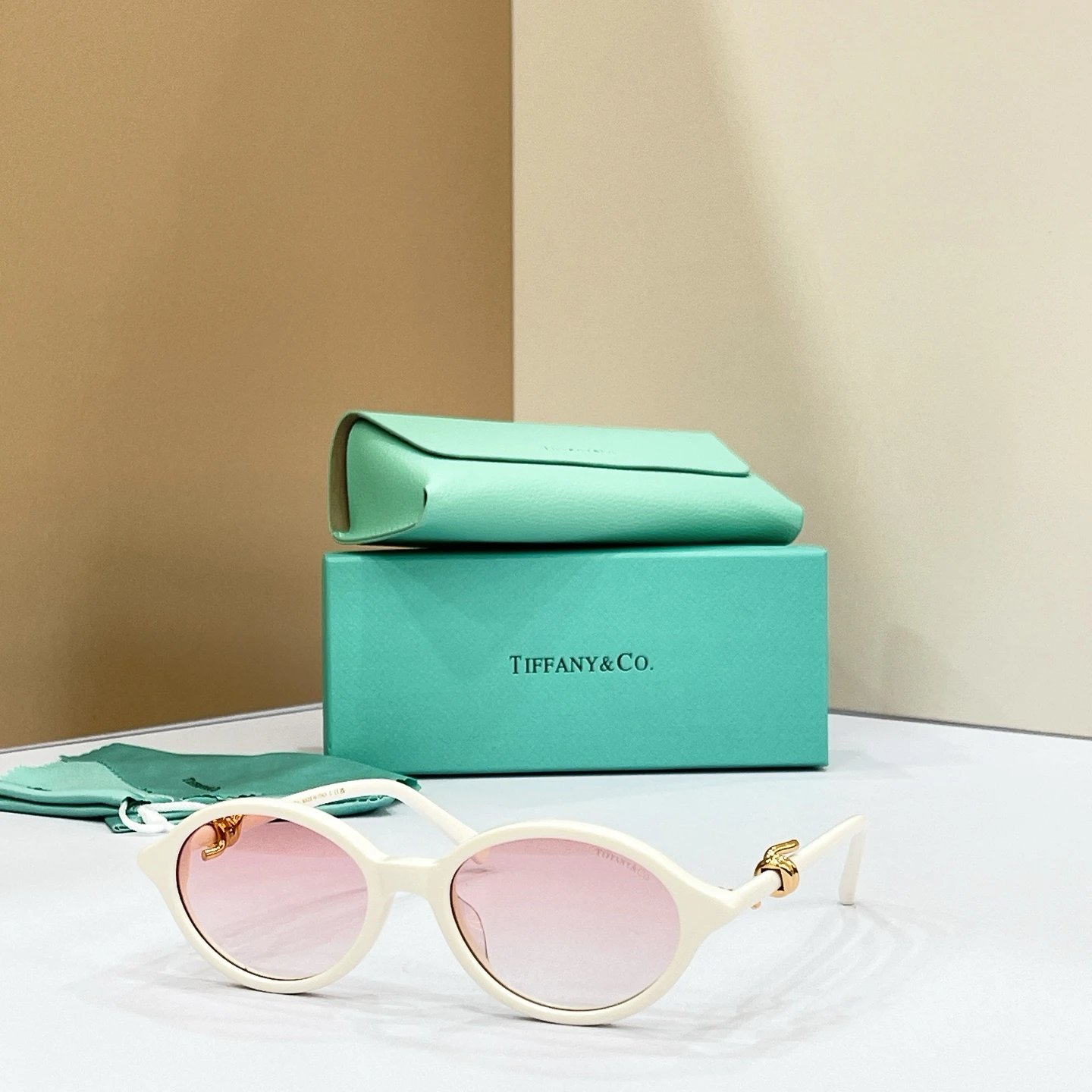 Tiffany TF2449B Sunglasses 53-19-145 Ver.B — Photo 3