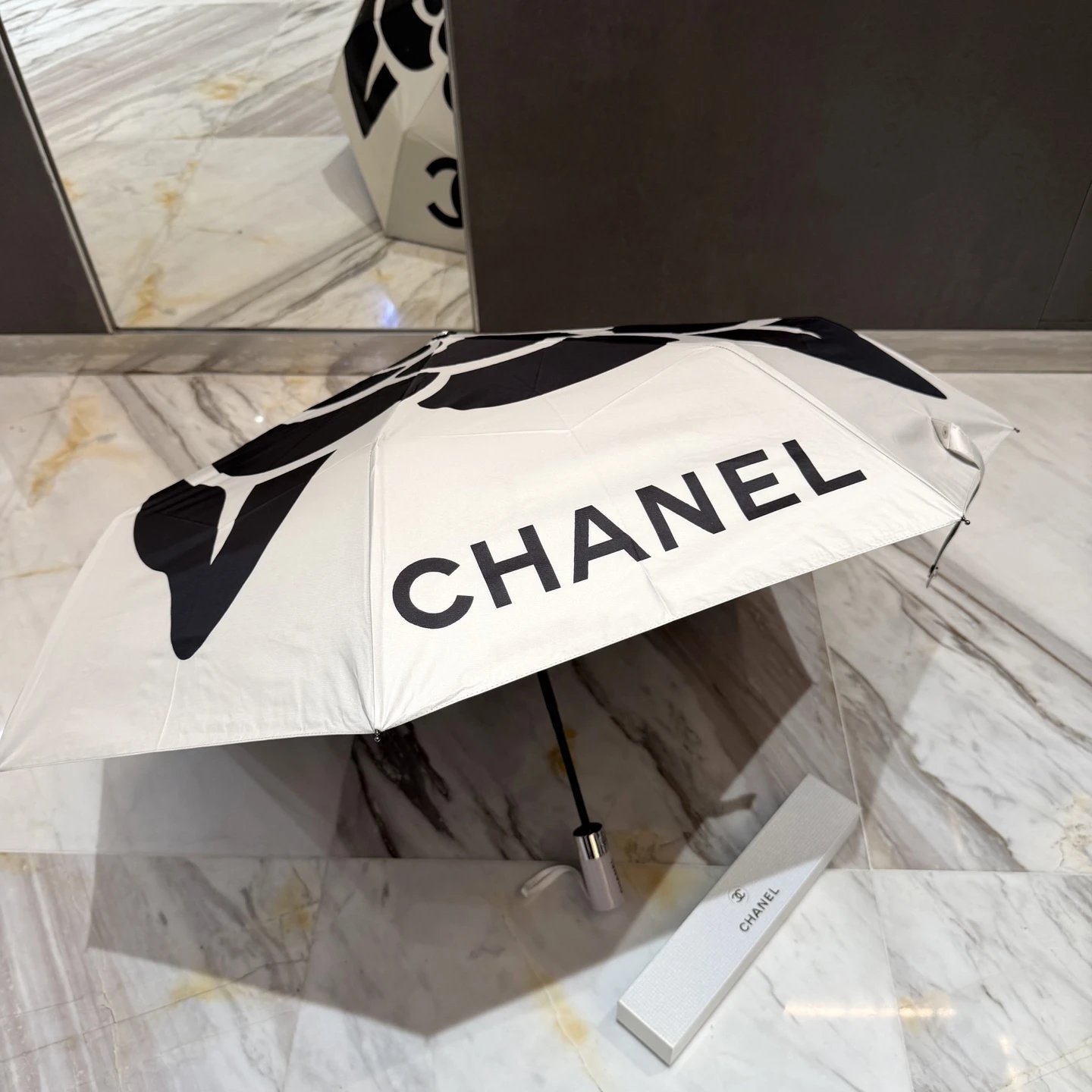 Chanel UV Protection Folding Umbrella Ver.L — Photo 8