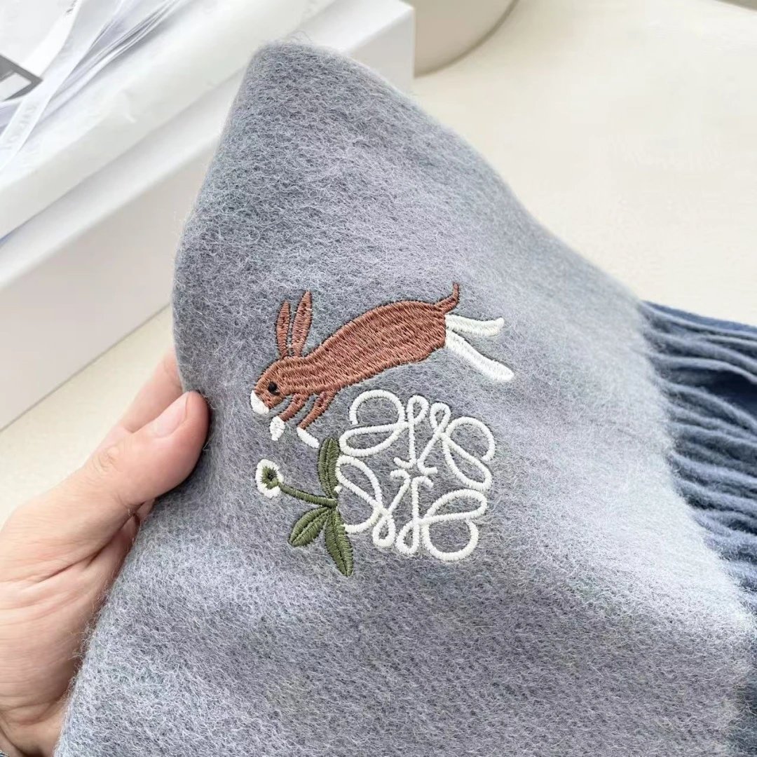 Loewe Cashmere Scarf Ver.J — Photo 9