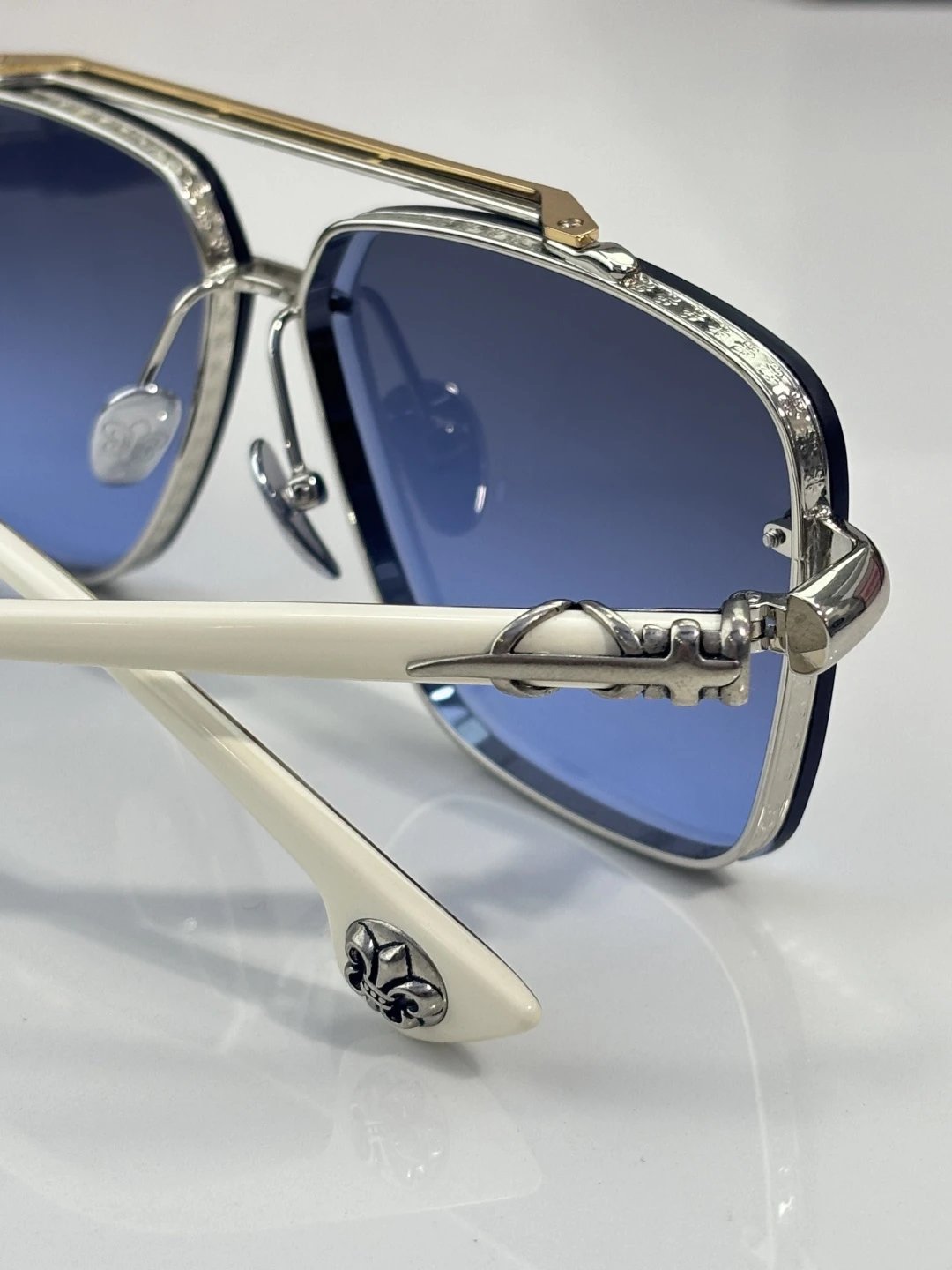 Chrome Hearts CH8239 Sunglasses 62-12-149 — photo 9