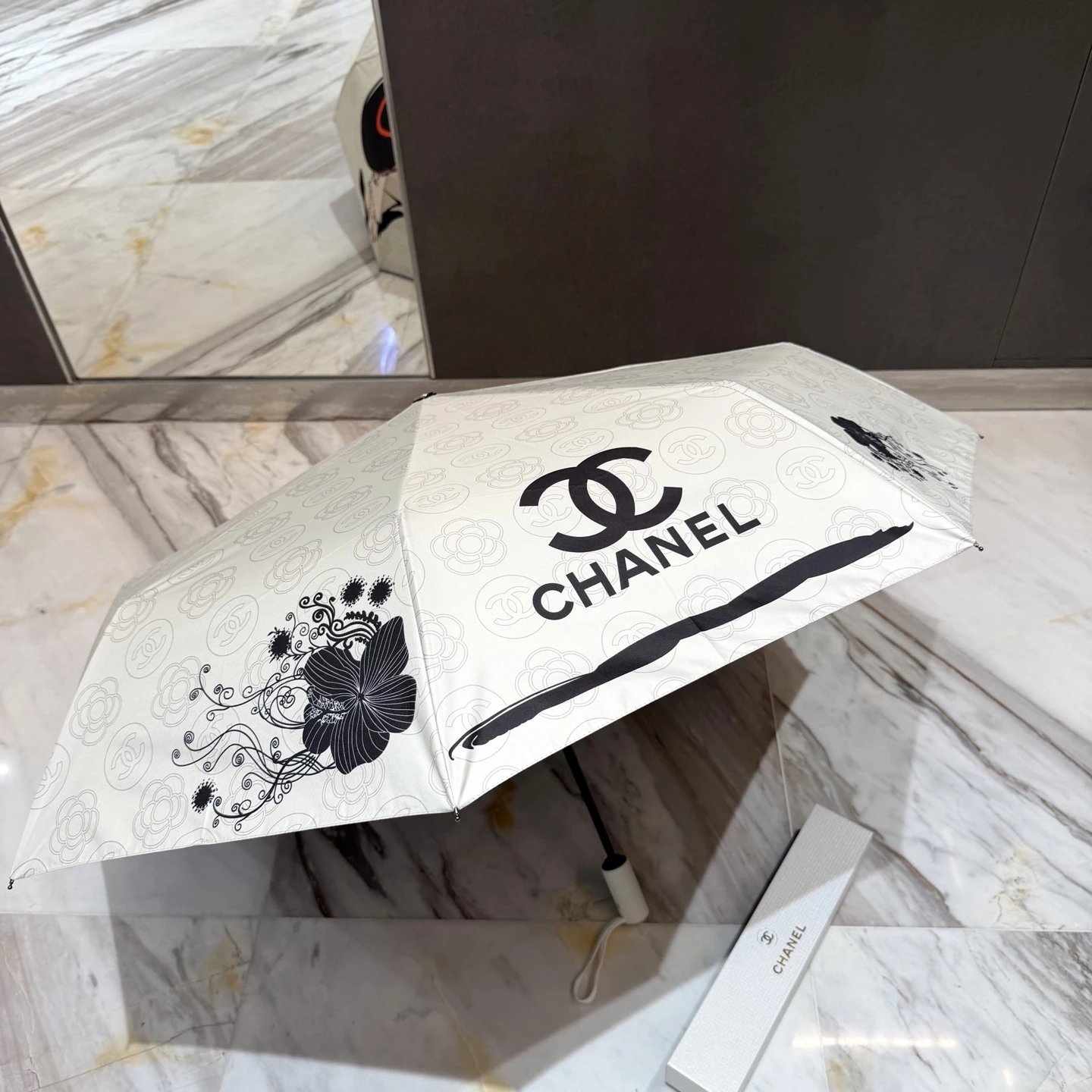 Chanel UV Protection Folding Umbrella Ver.J — Photo 7