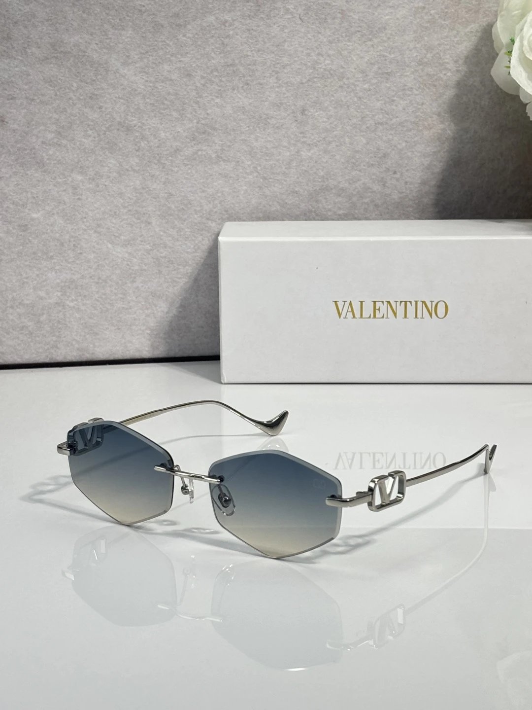 Valentino VLS-187 Sunglasses 58-18-145 Ver.A — photo 4