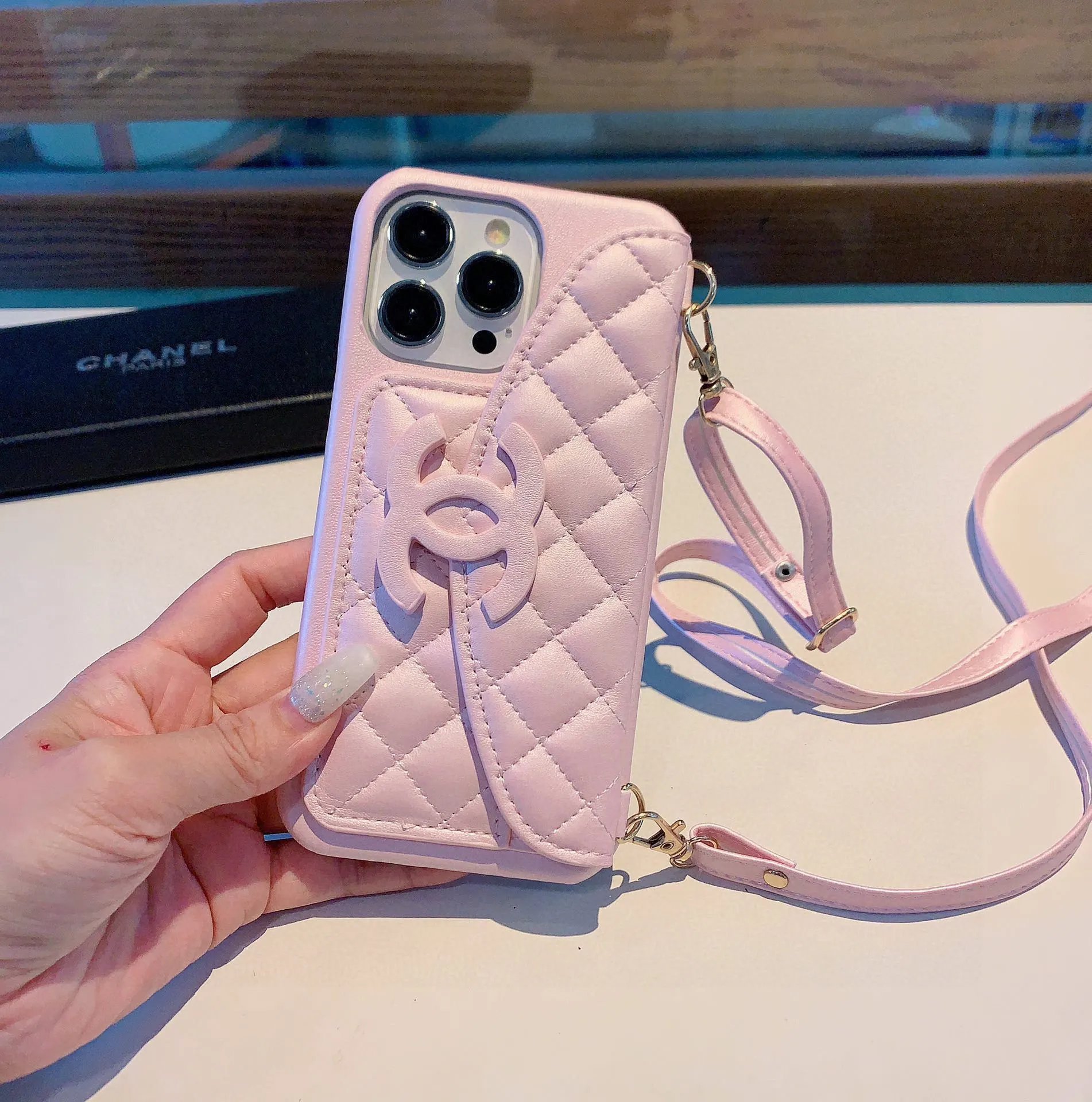 Chanel Crossbody Strap Phone Case Ver.A — Zdjęcie 7