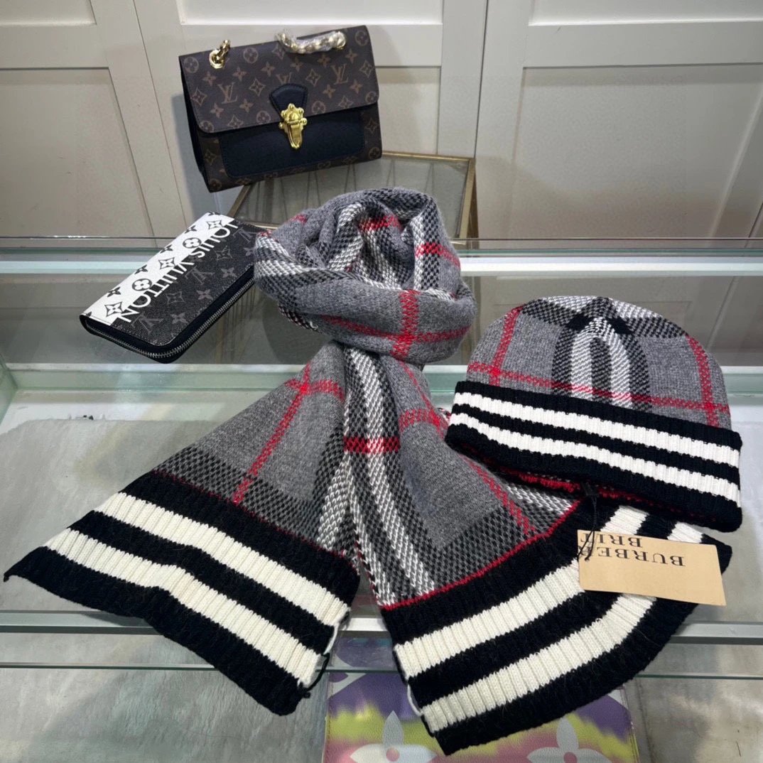 Burberry Scarf & Hat Set Ver.A — Photo 4