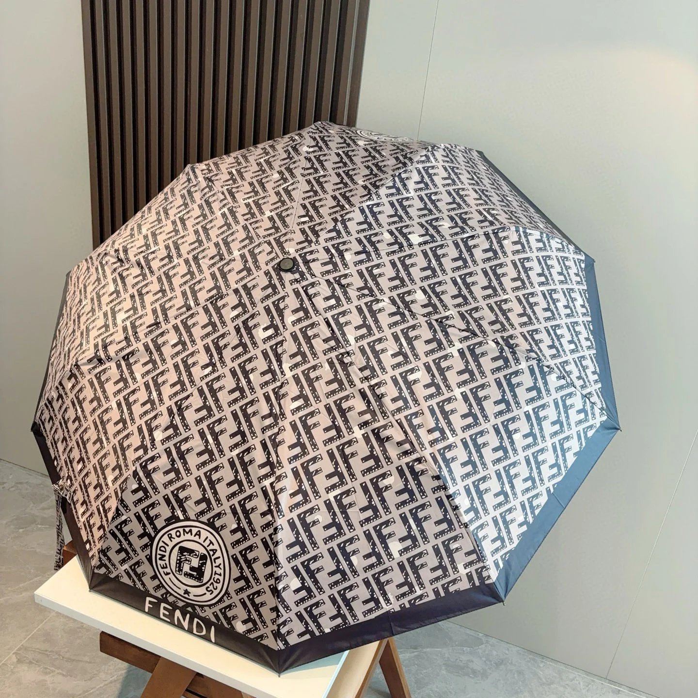 Fendi UV Protection Folding Umbrella Ver.F — Photo 9