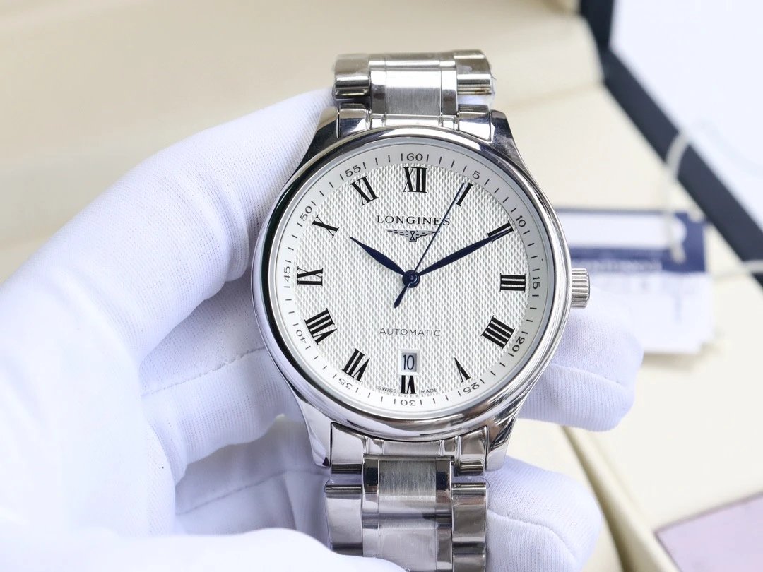 Longines automatisch horloge met getextureerde witte wijzerplaat en Romeinse cijfers