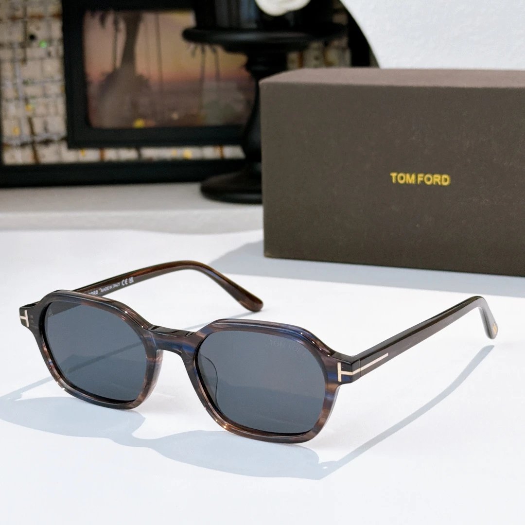 Tom Ford TF1301 Sunglasses 51-20-145 — Zdjęcie 3