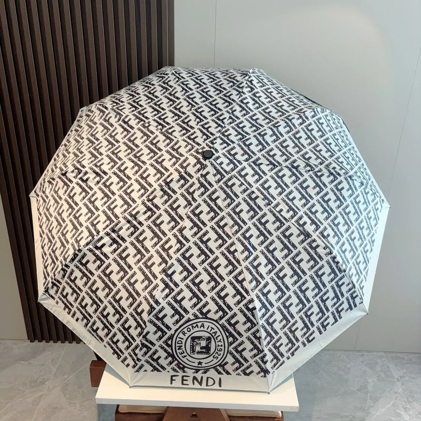 Fendi UV Protection Folding Umbrella Ver.G — Photo 7