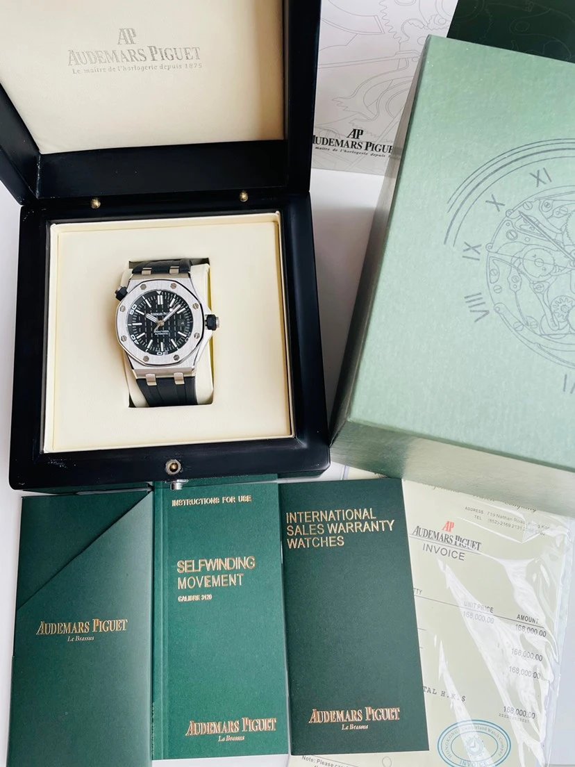 Audemars Piguet Royal Oak Offshore 15710ST Automatic Watch 42mm — Photo 3