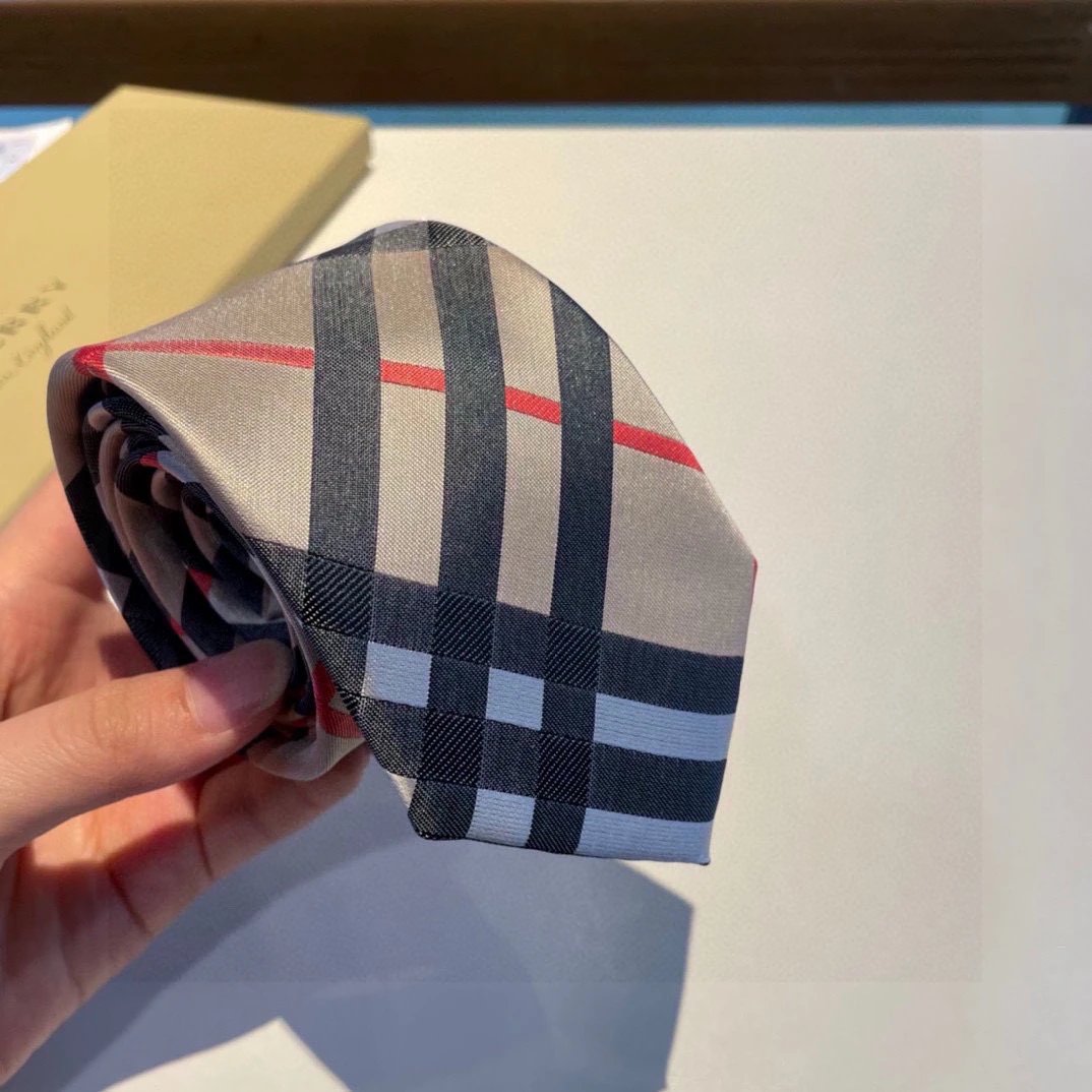 Burberry Silk Tie Ver.Q — Photo 2