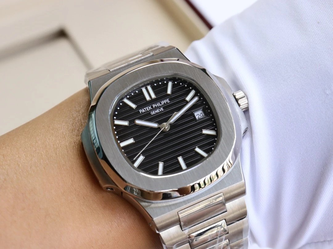 Patek Philippe Nautilus Automatic Watch Ver.D — Photo 7