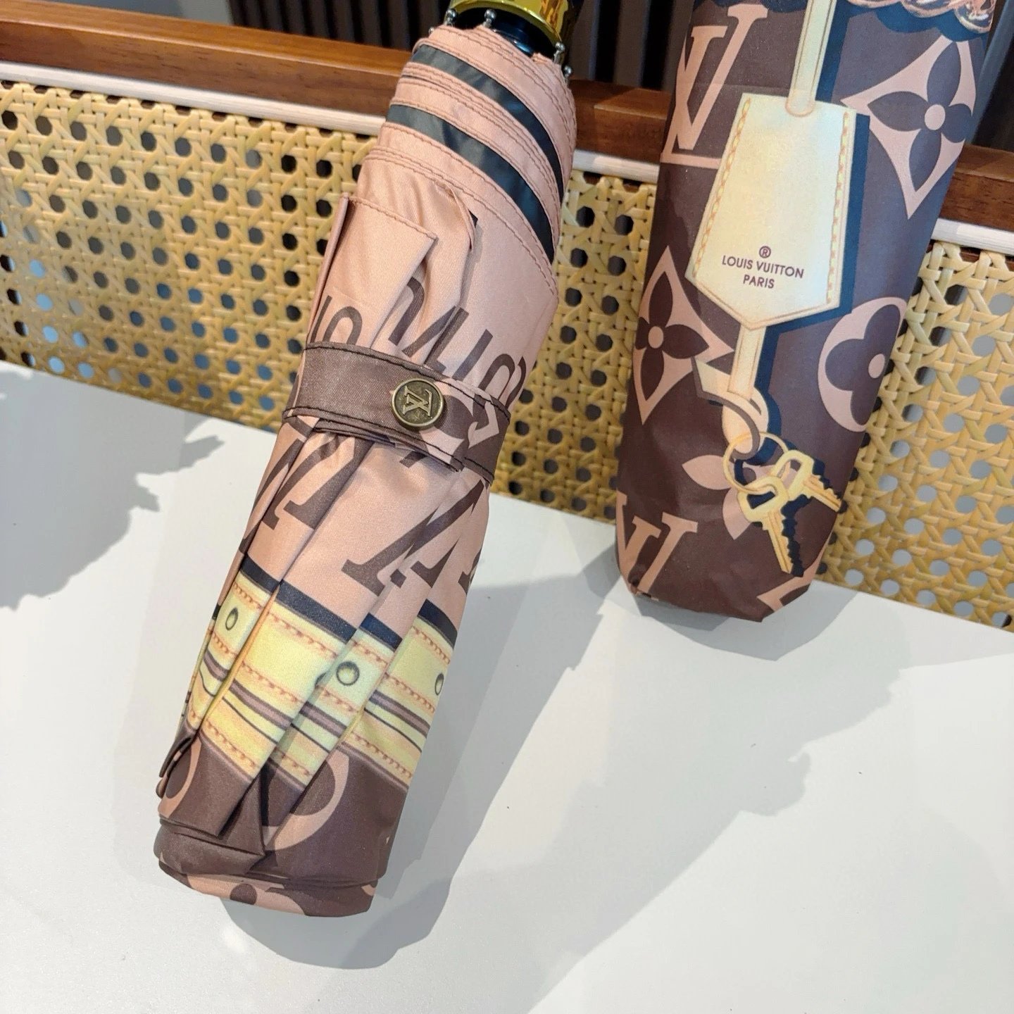 Louis Vuitton UV Protection Folding Umbrella Ver.J — Photo 4