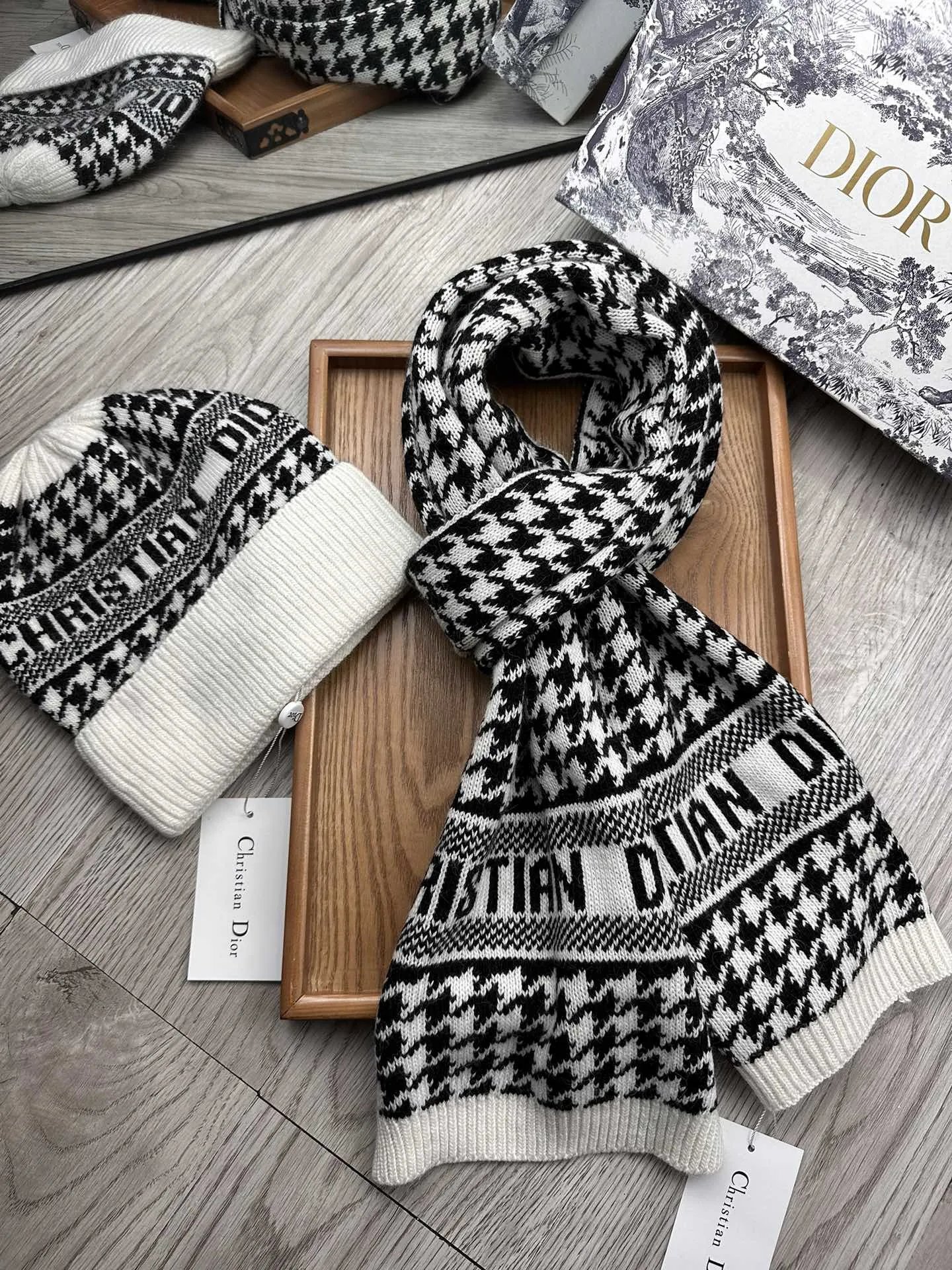 Dior Wool Rabbit Fur Scarf & Hat Set Ver.E — Zdjęcie 6