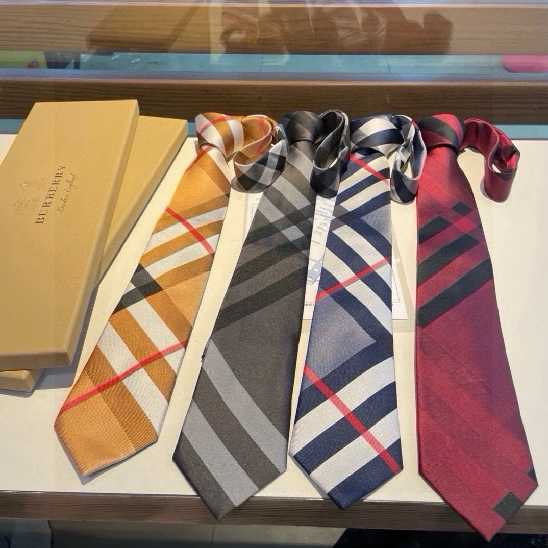 Burberry Silk Tie Ver.C — Photo 2