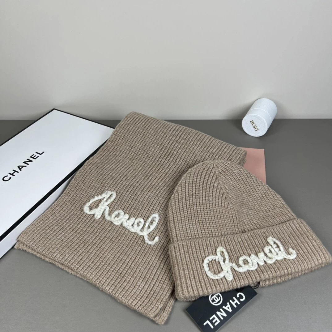Chanel Scarf & Hat Set Ver.B — Photo 2