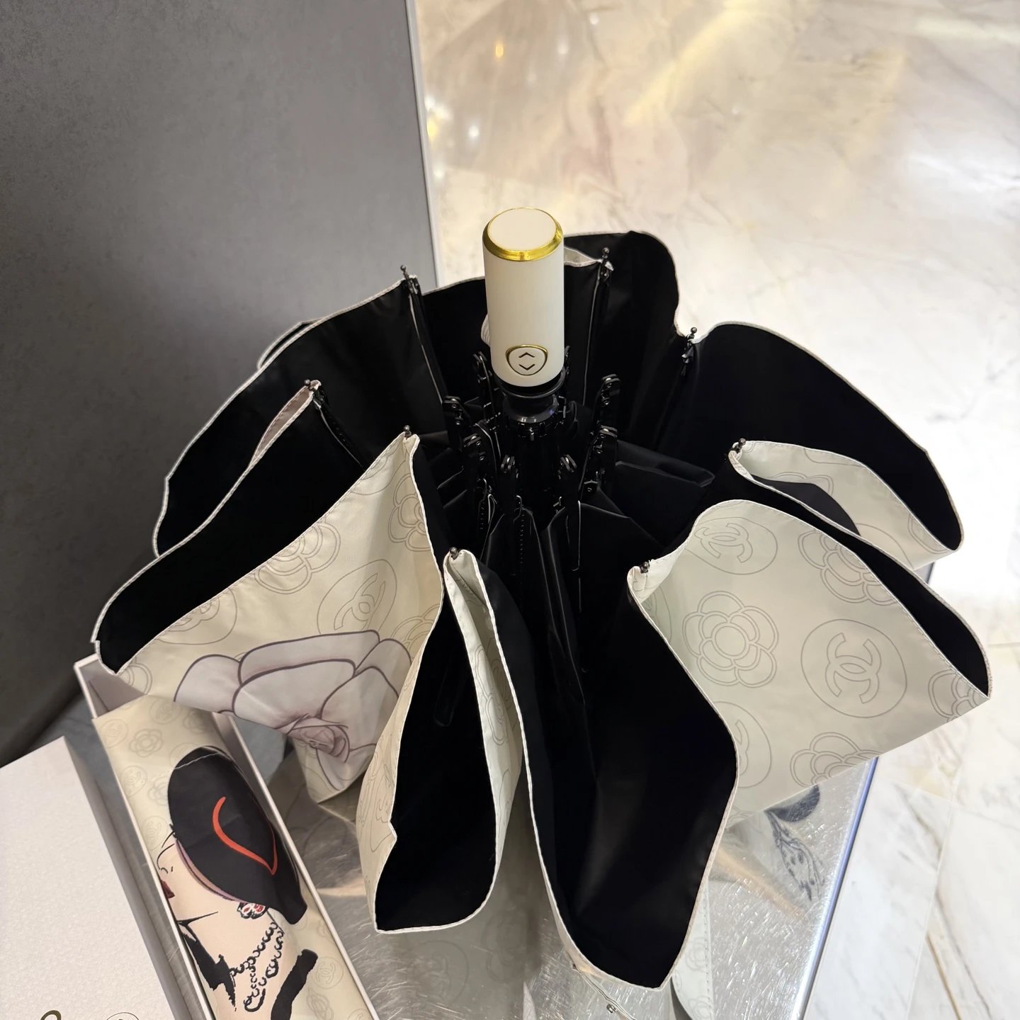 Chanel UV Protection Folding Umbrella Ver.J — Photo 5