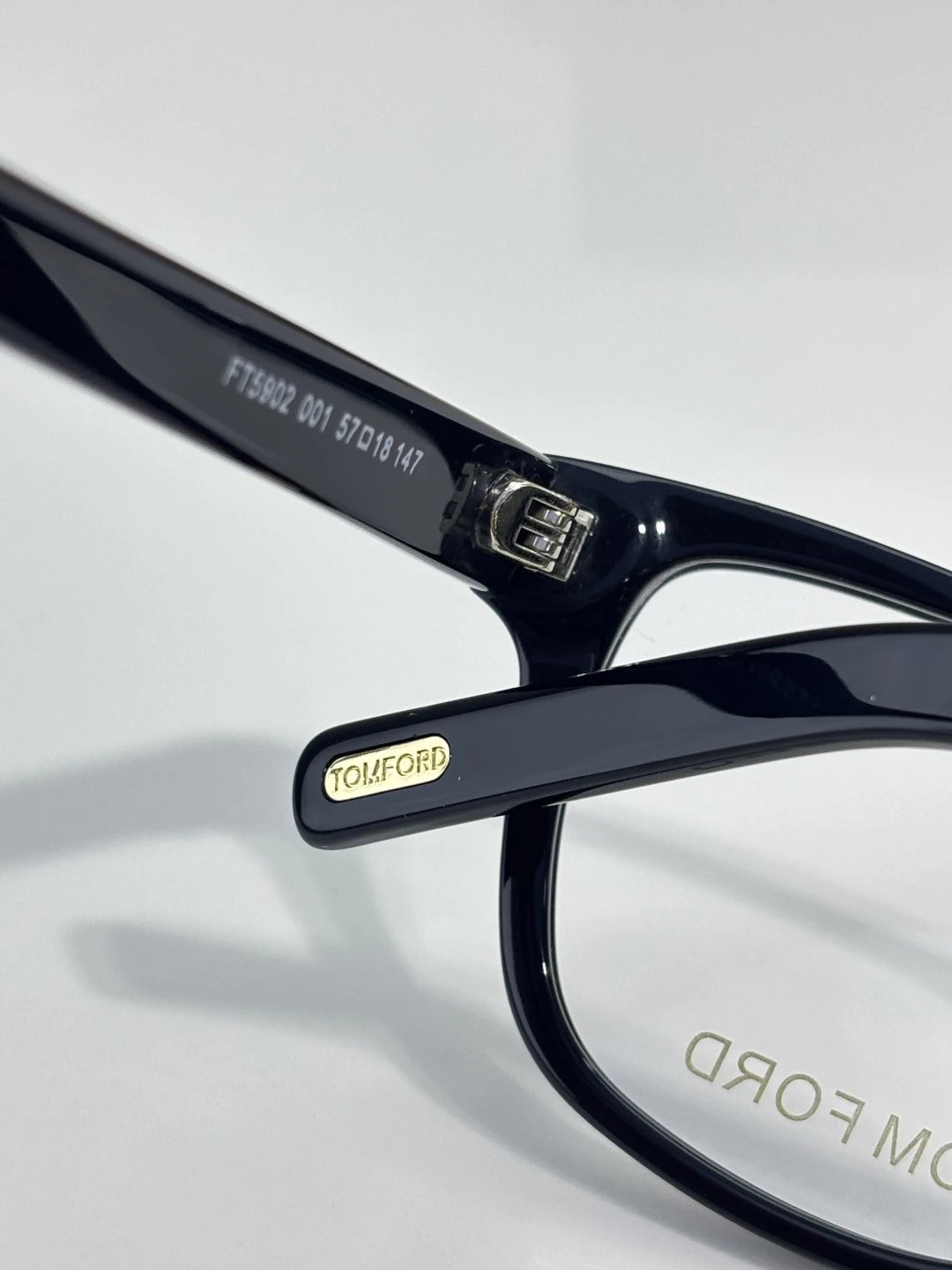 Tom Ford FT5902 Sunglasses 57-18 — photo 9