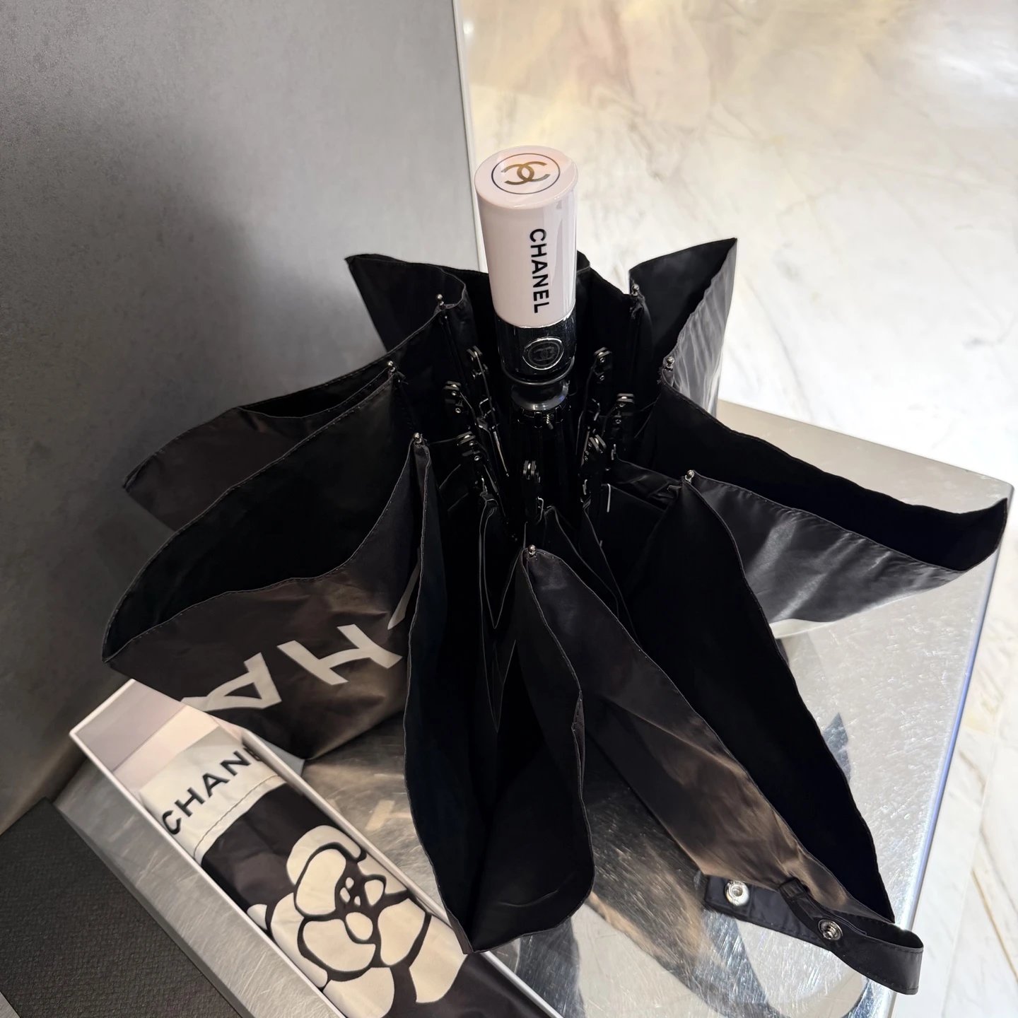 Chanel UV Protection Folding Umbrella Ver.M — Zdjęcie 5