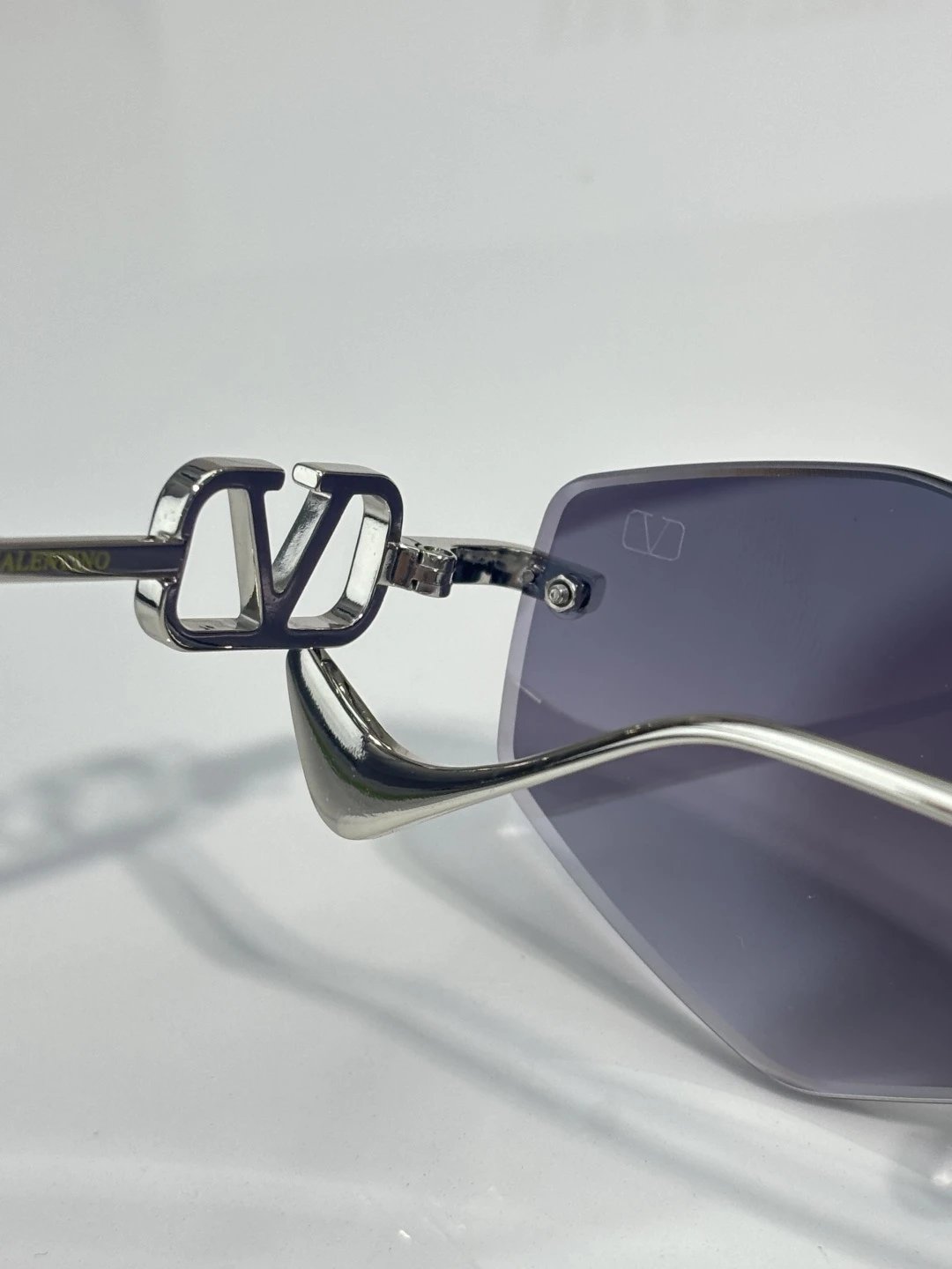 Valentino VLS-187 Sunglasses 58-18-145 Ver.A — photo 9