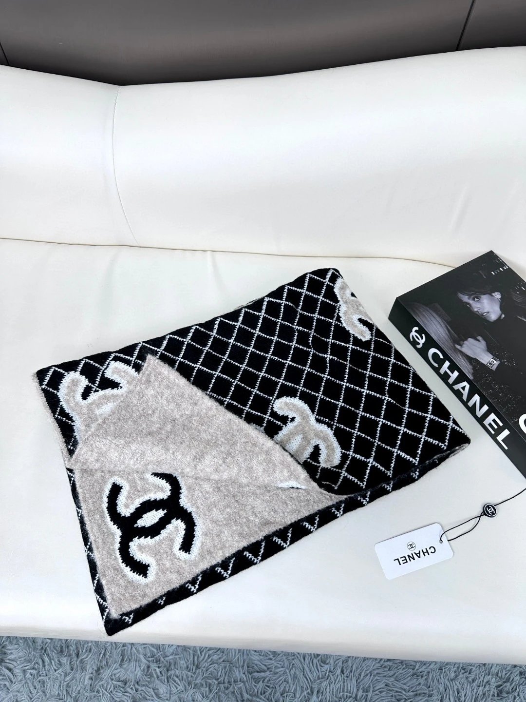 Chanel Scarf — Photo 4