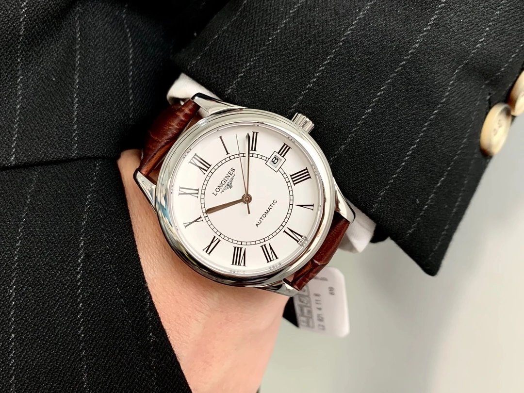 Longines automatisch horloge met witte wijzerplaat met Romeinse cijfers en bruine leren band