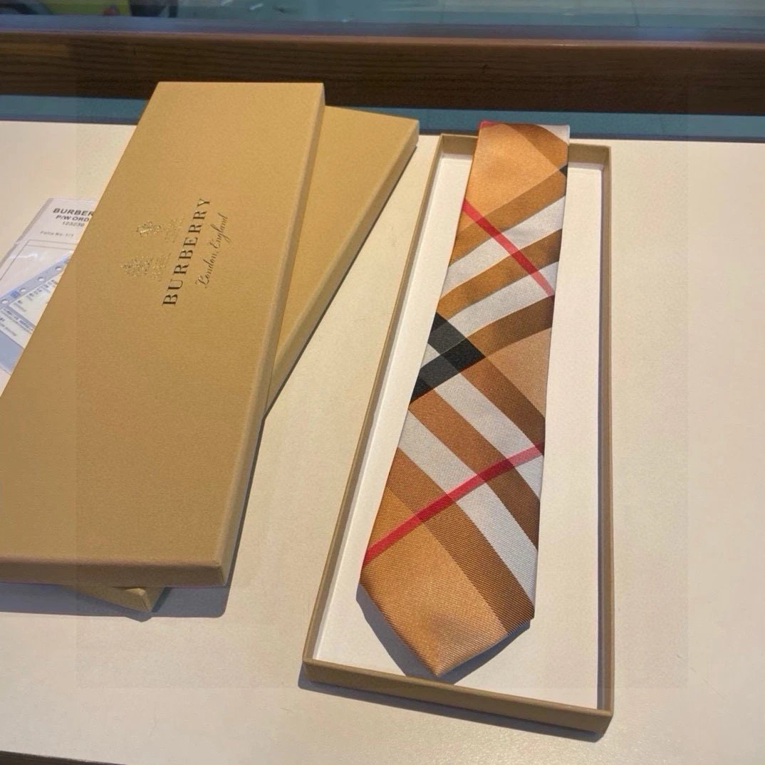 Burberry Silk Tie Ver.C — Photo 4