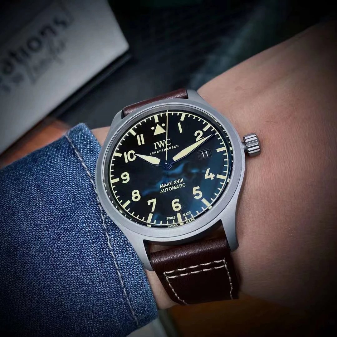 IWC Mark XVIII Automatik-Fliegeruhr mit braunem Lederarmband
