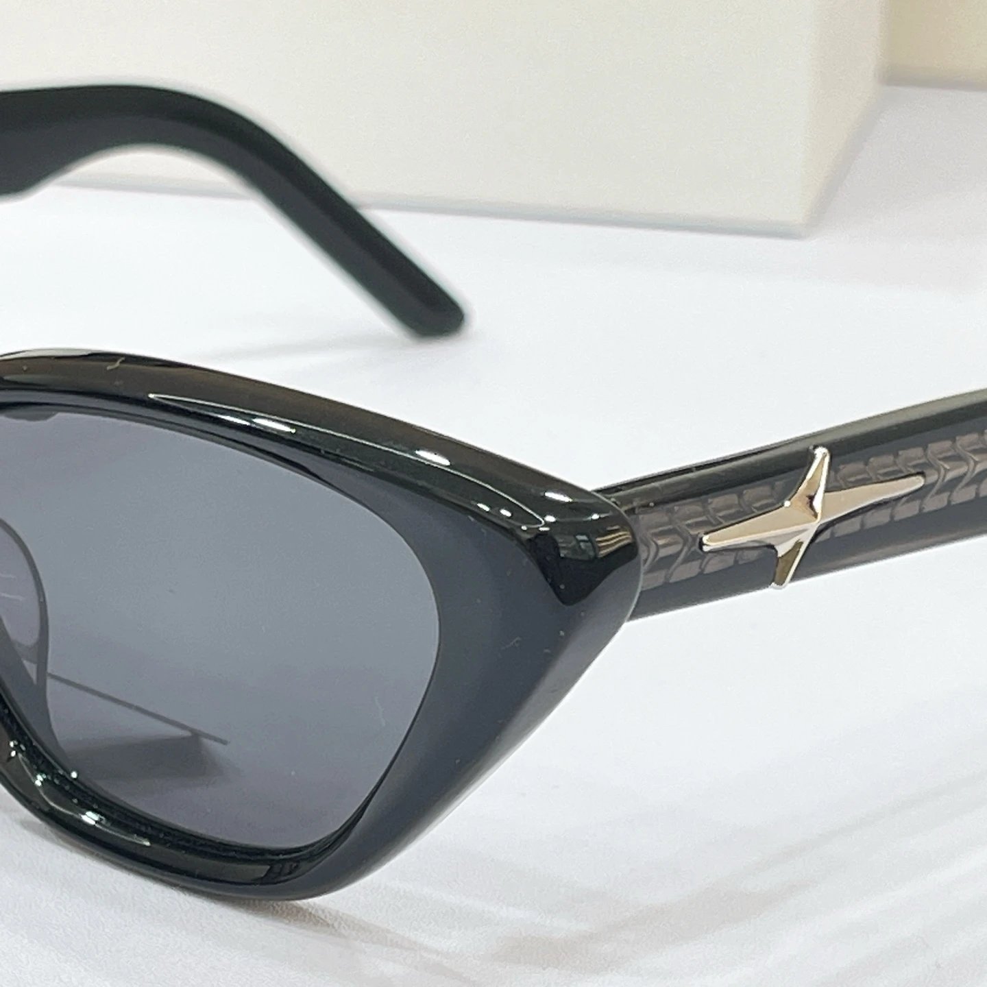 Gentle Monster MOWA Sunglasses 54-21-147 — Photo 6