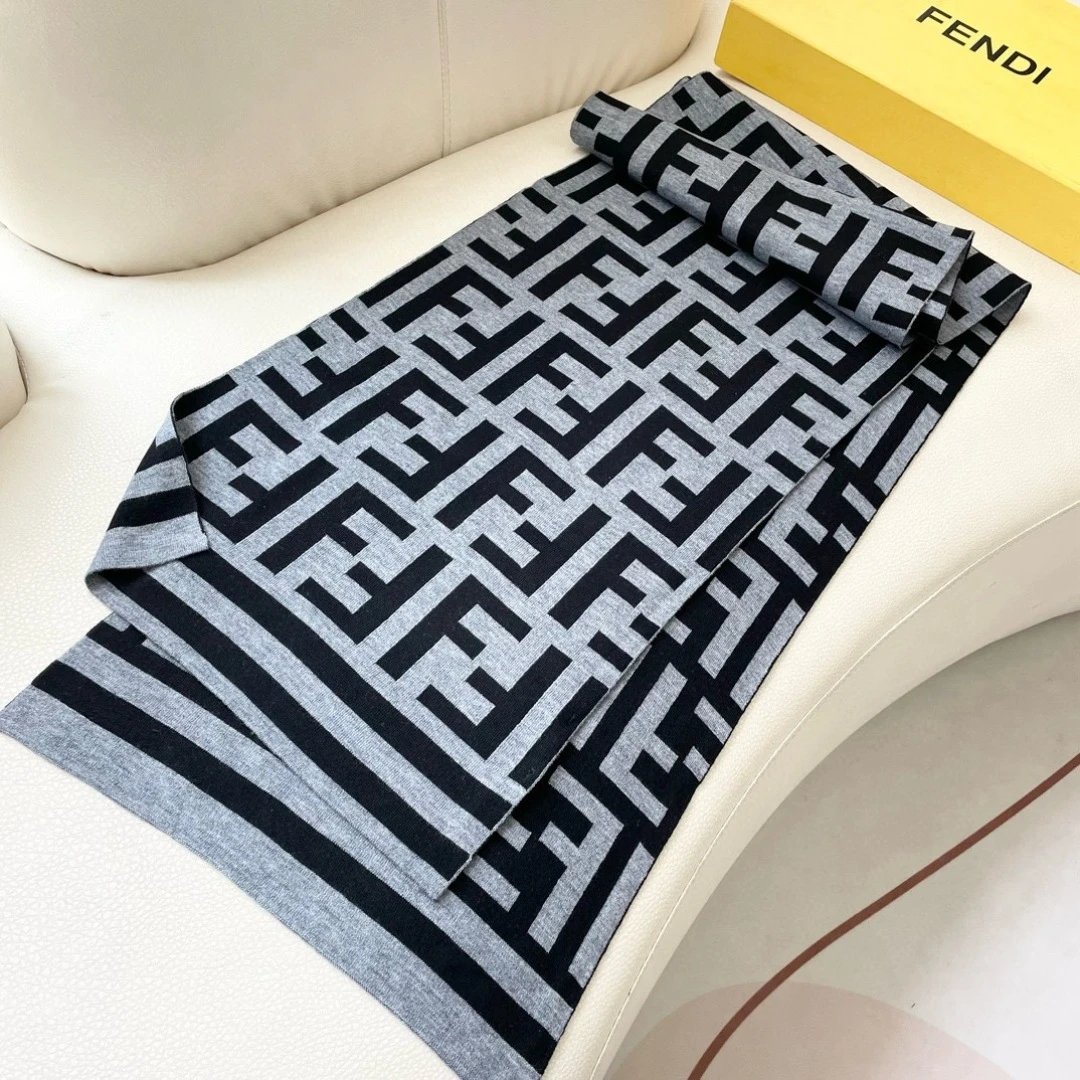 Fendi Cashmere Scarf Ver.I — Photo 5