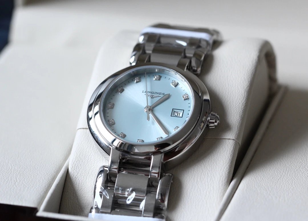 Longines horloge met lichtblauwe wijzerplaat en zilverkleurige schakelband