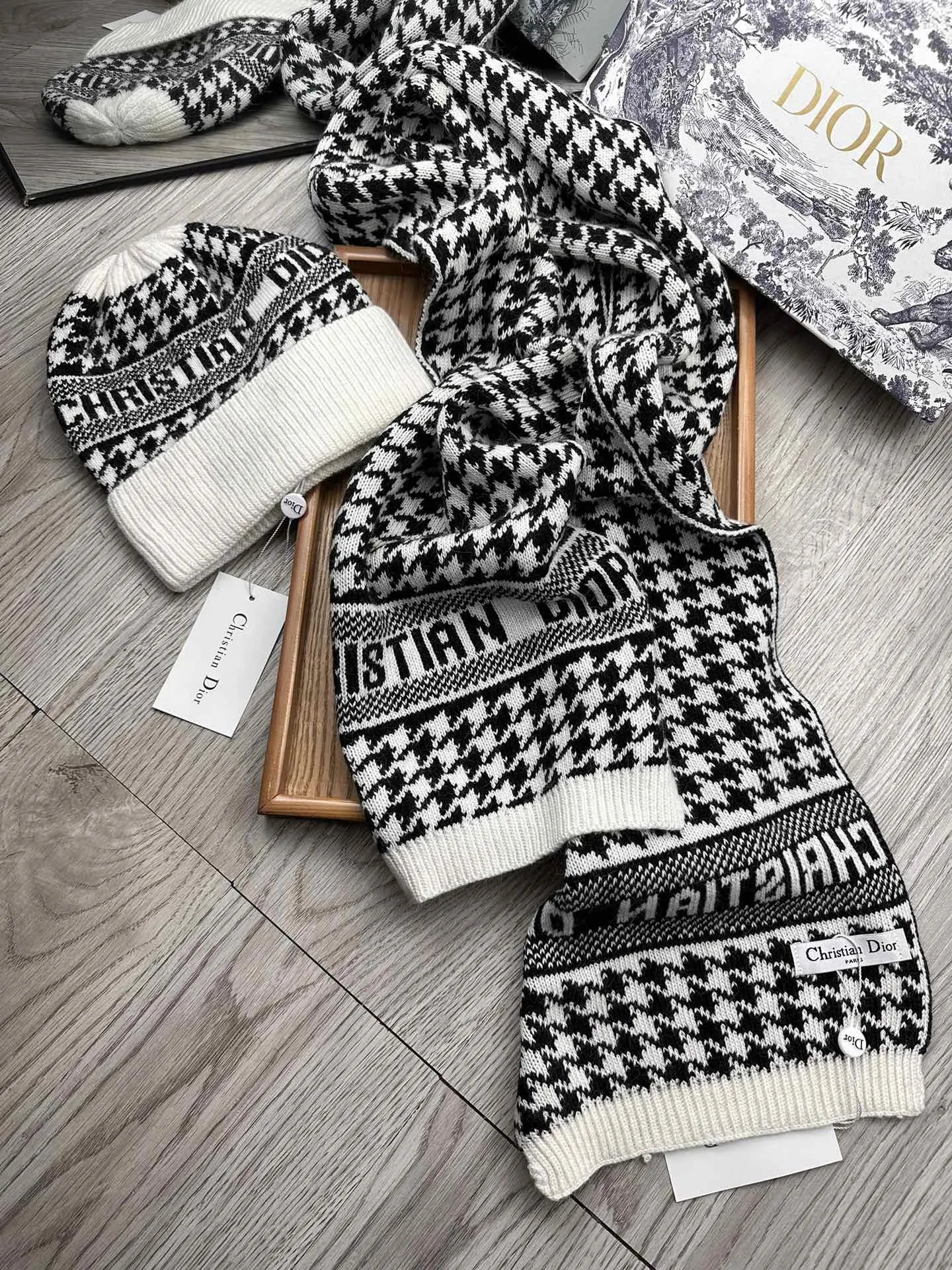 Dior Wool Rabbit Fur Scarf & Hat Set Ver.E — Zdjęcie 8