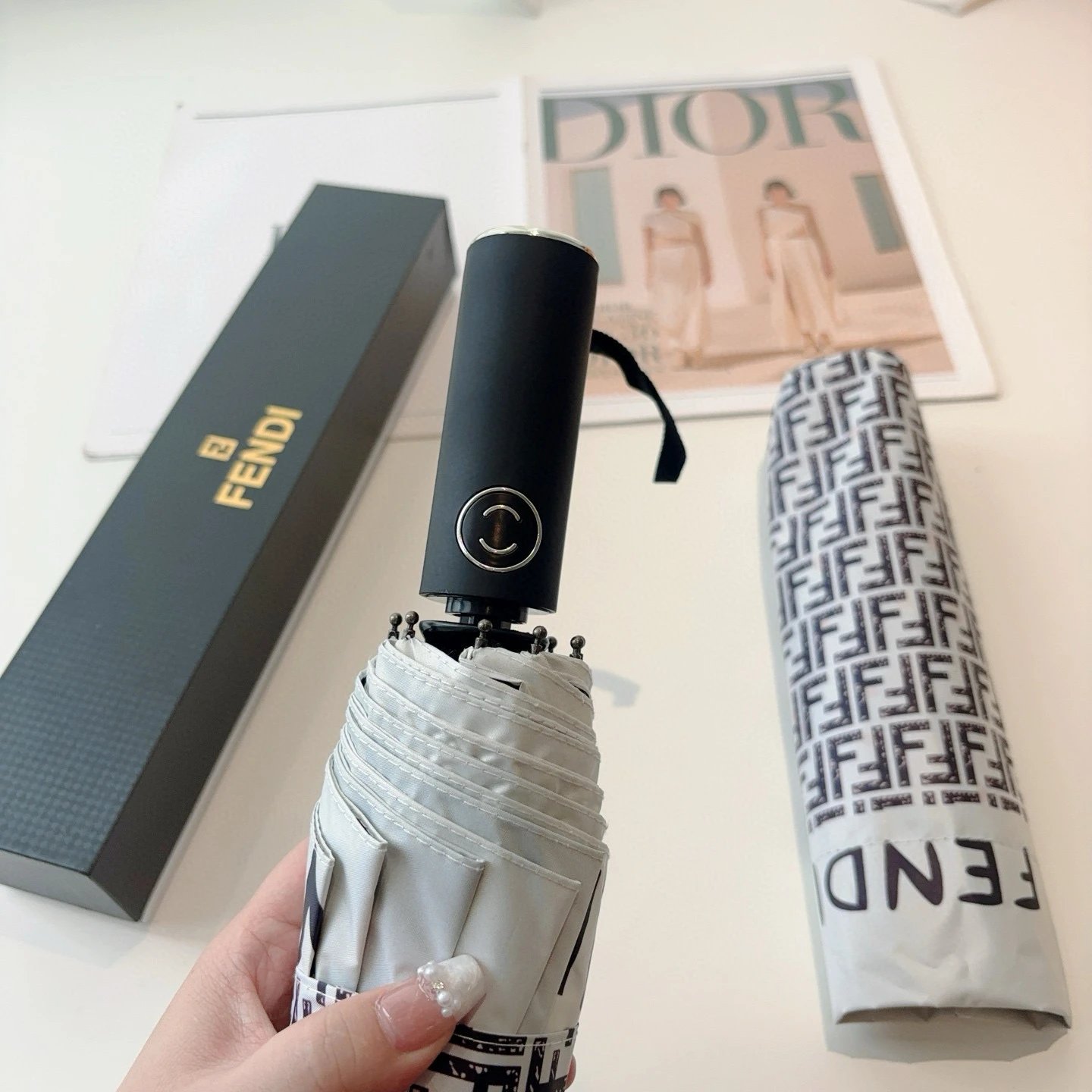 Fendi UV Protection Folding Umbrella Ver.G — Photo 5