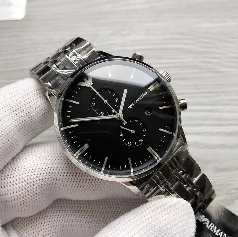 Armani Chronograph mit schwarzem Zifferblatt und silberfarbenem Gliederarmband
