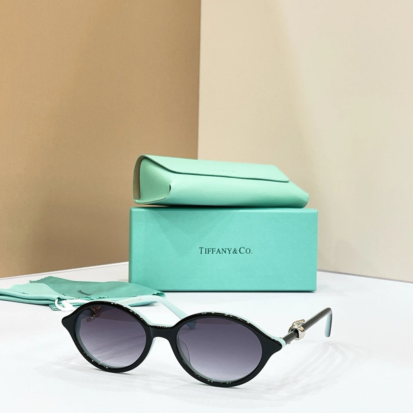 Tiffany TF2449B Sunglasses 53-19-145 Ver.B — Photo 4