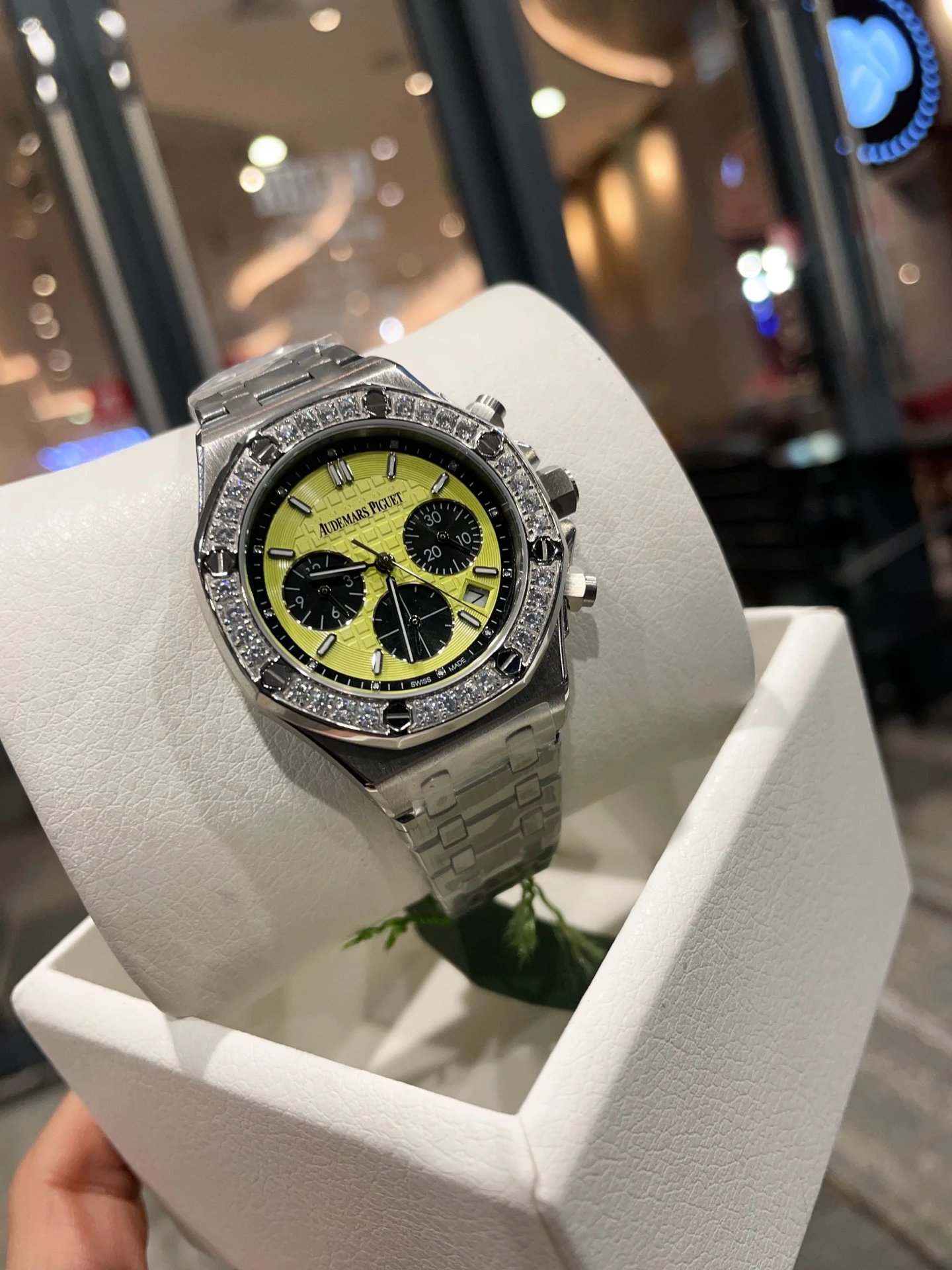 Audemars Piguet Royal Oak Quartz Ladies Watch 37mm — Photo 6